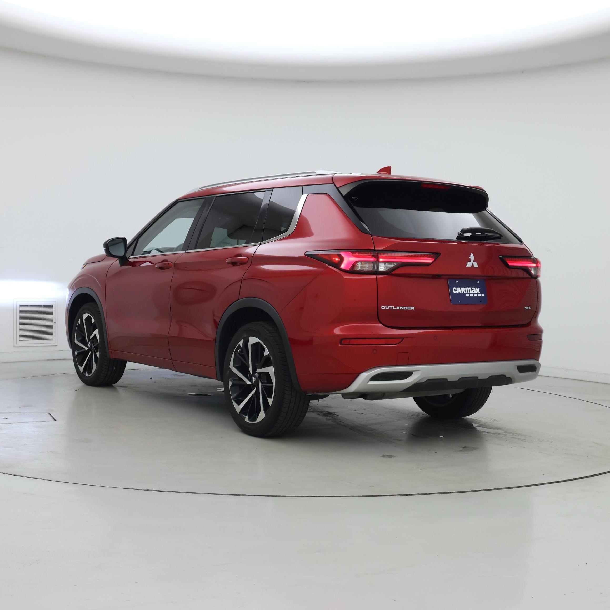 Thumbnail: 2023 Mitsubishi Outlander - 2