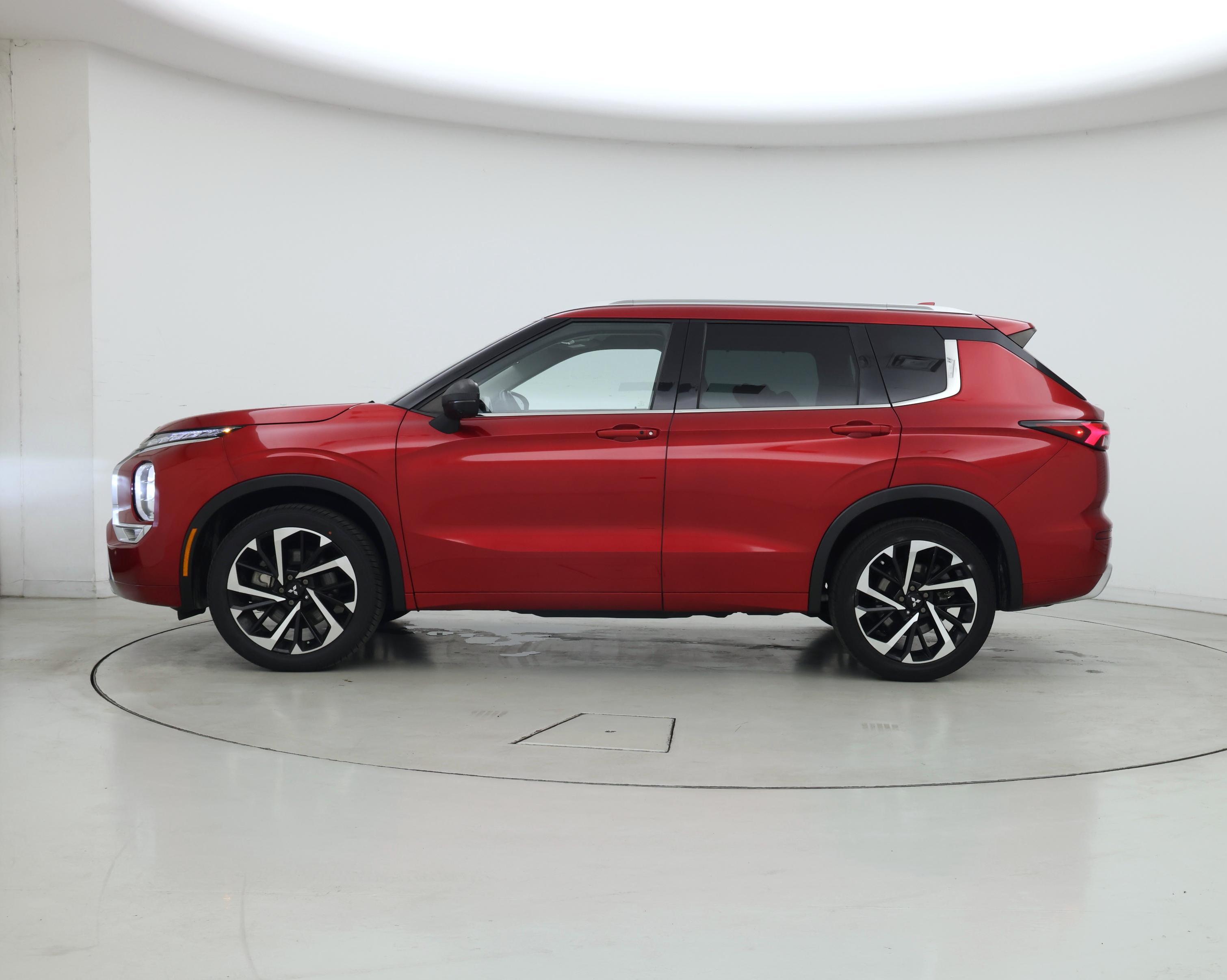 Thumbnail: 2023 Mitsubishi Outlander - 3