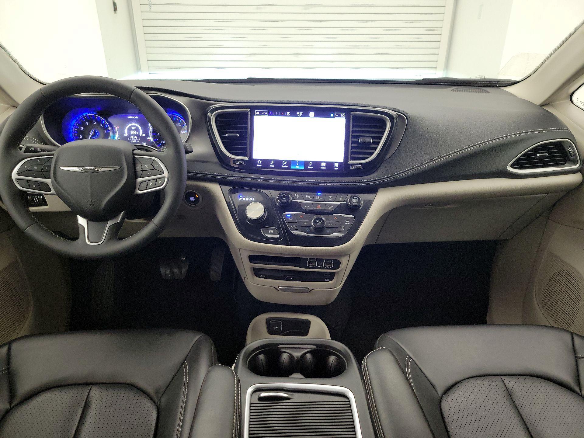 Thumbnail: 2023 Chrysler Pacifica - 9