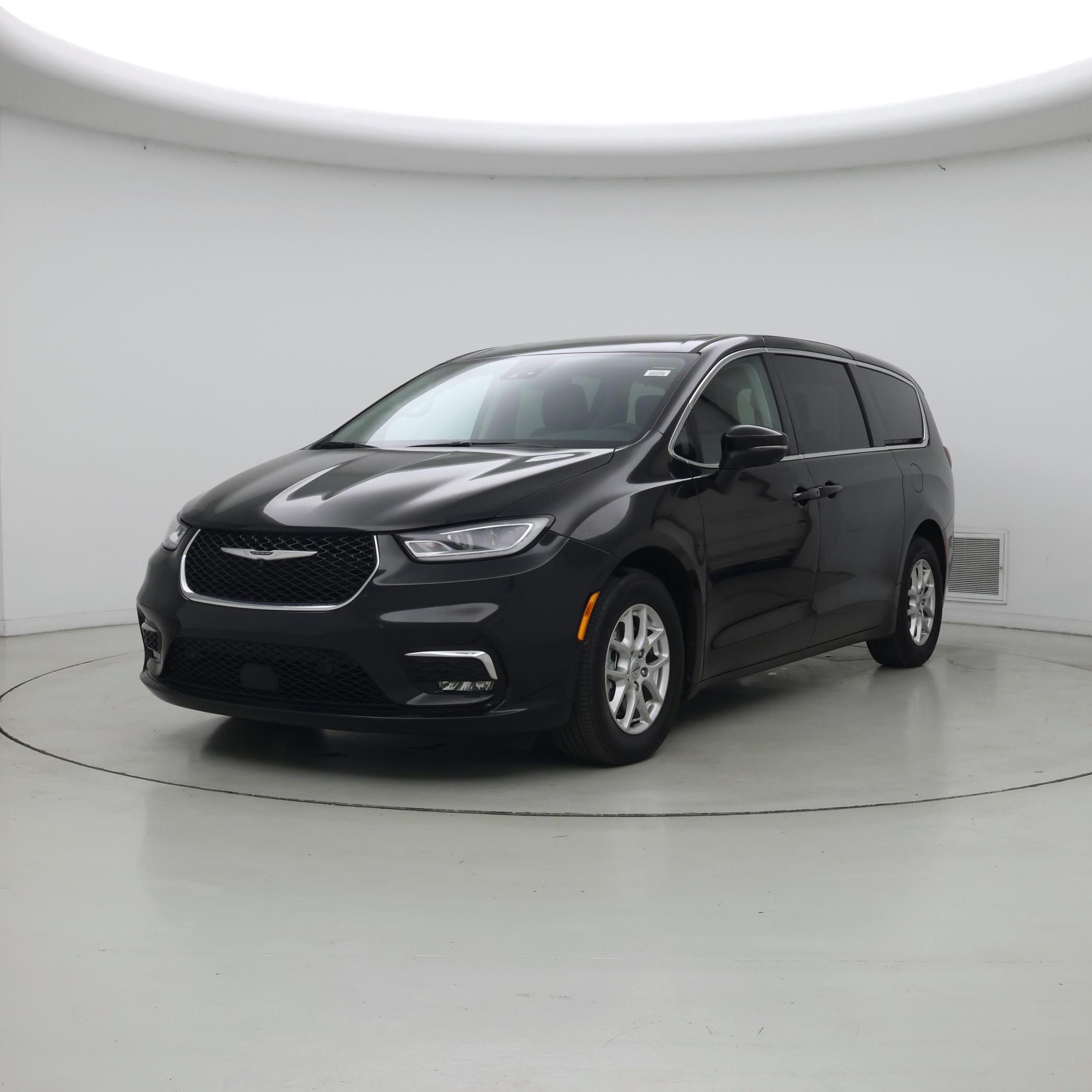 Thumbnail: 2023 Chrysler Pacifica - 4