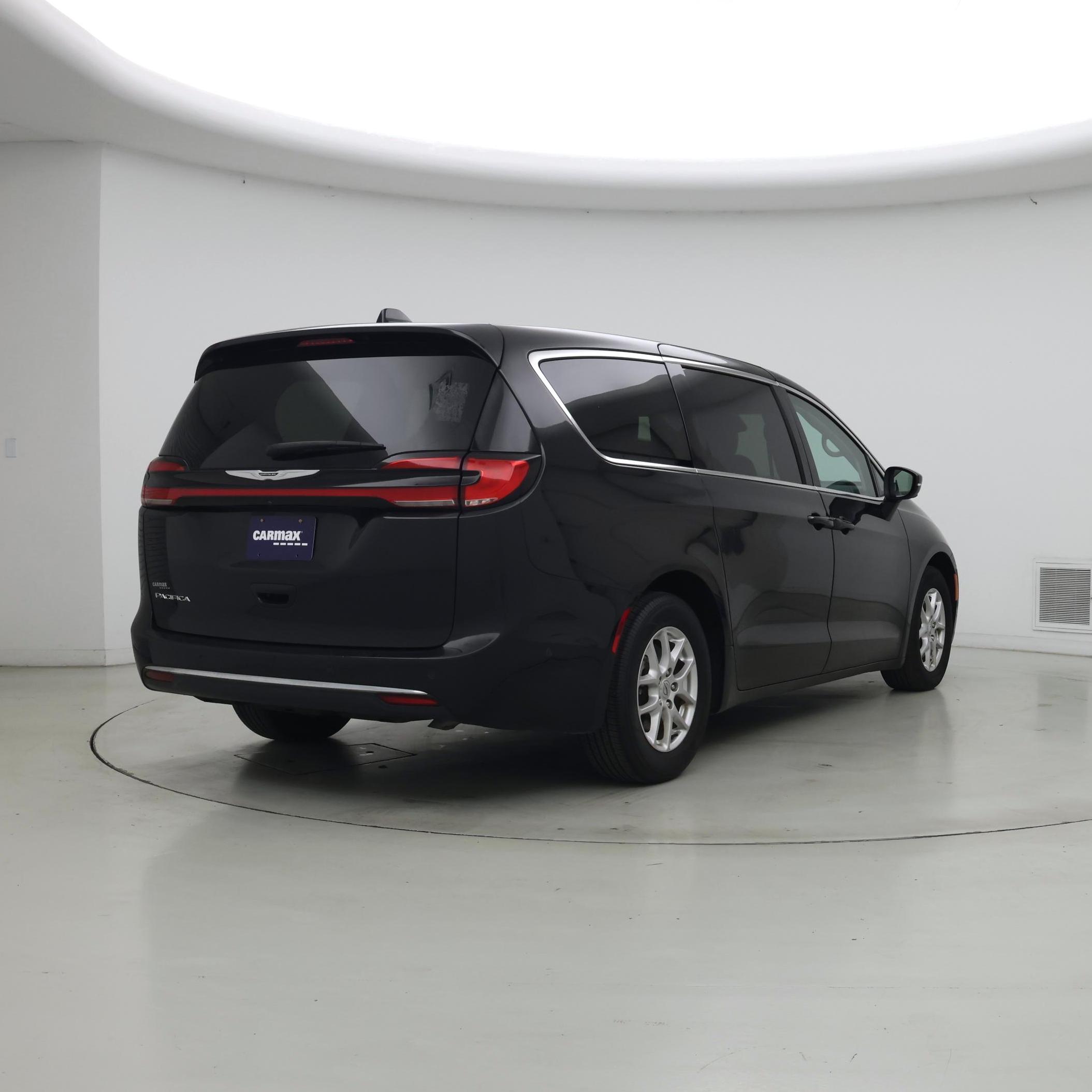 Thumbnail: 2023 Chrysler Pacifica - 8