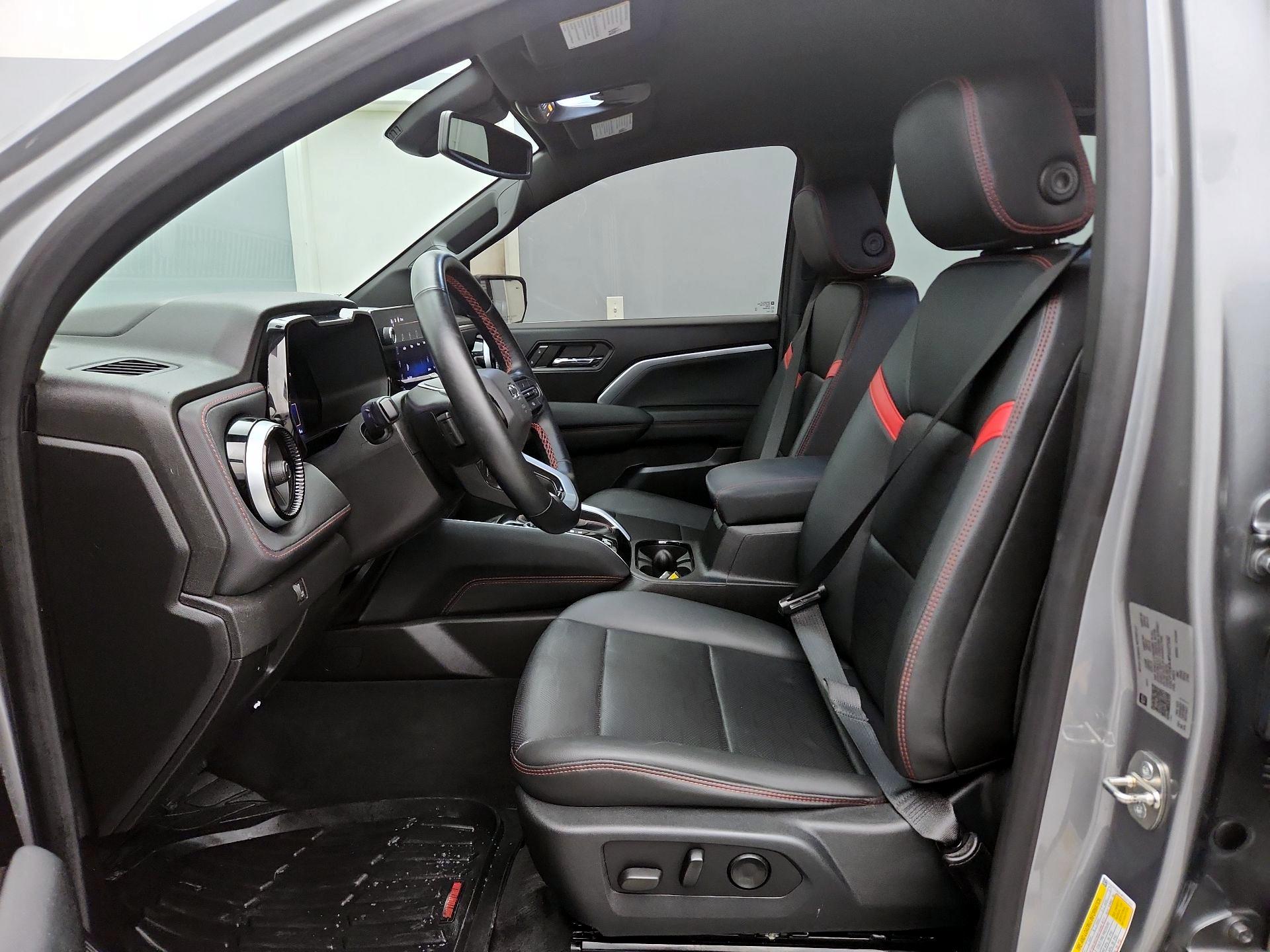 Thumbnail: 2023 Chevrolet Colorado - 11