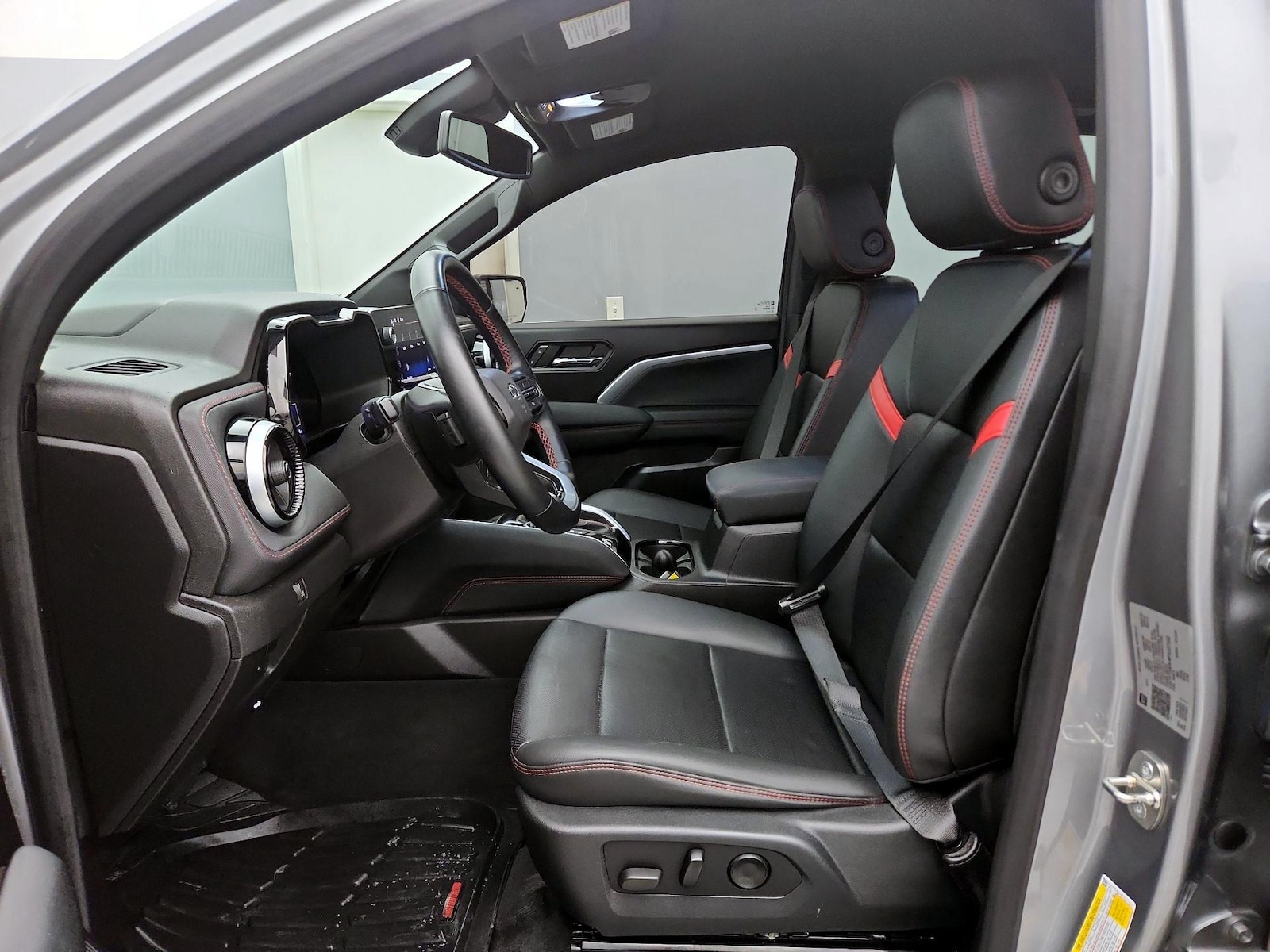 2023 Chevrolet Colorado Z71 - Photo 12