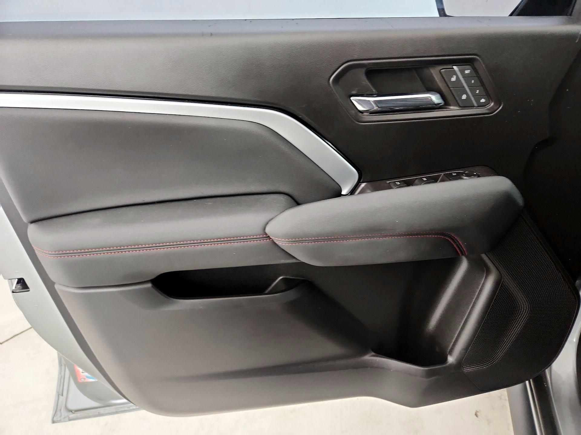 Thumbnail: 2023 Chevrolet Colorado - 12