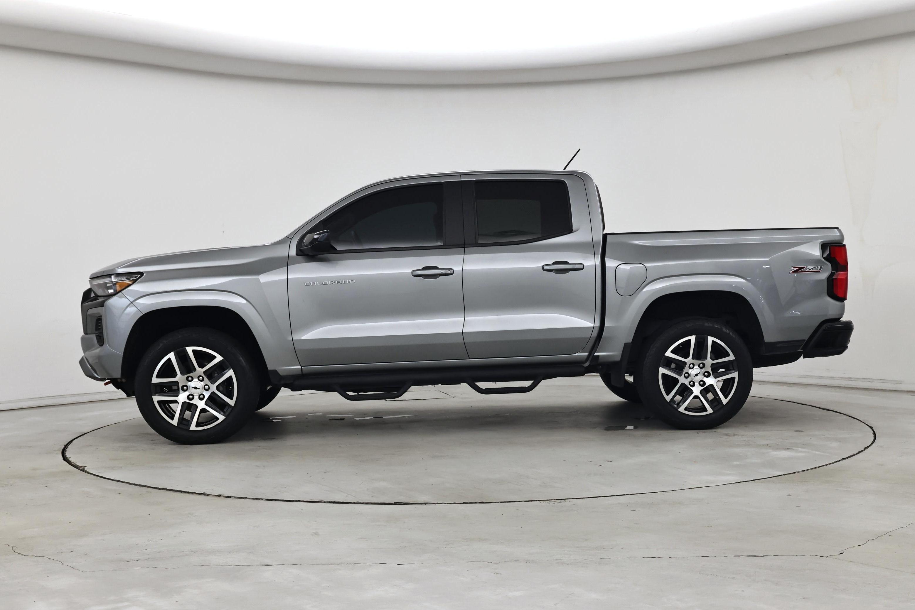 Thumbnail: 2023 Chevrolet Colorado - 3