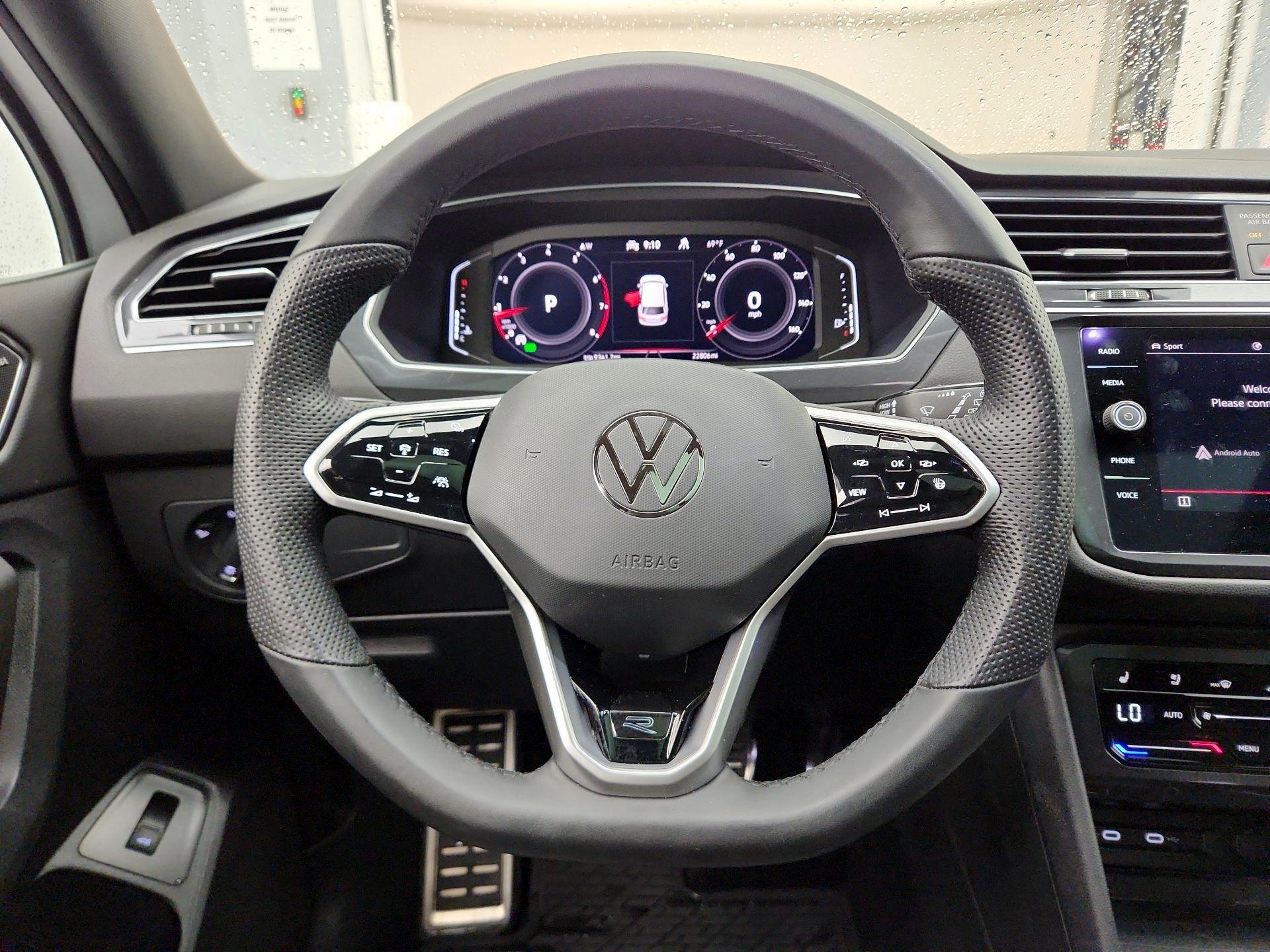 Thumbnail: 2022 Volkswagen Tiguan - 10
