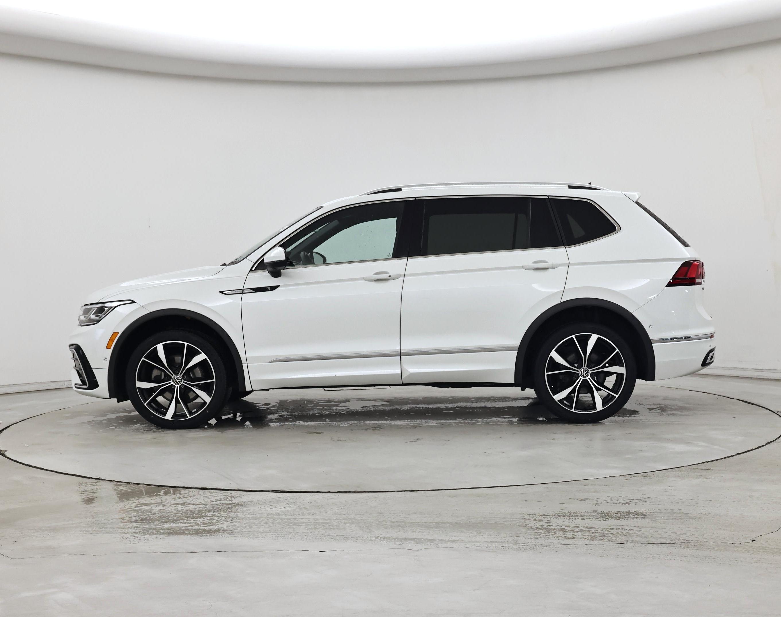 Thumbnail: 2022 Volkswagen Tiguan - 3