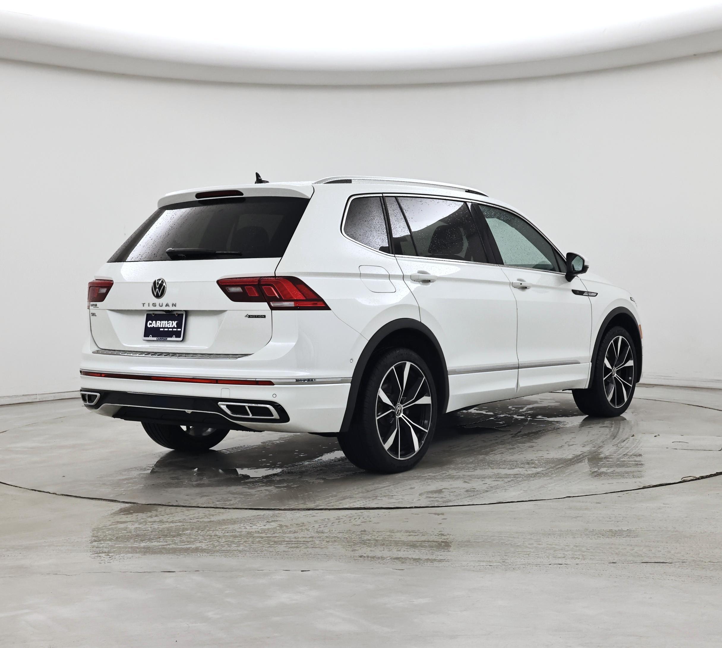 Thumbnail: 2022 Volkswagen Tiguan - 8