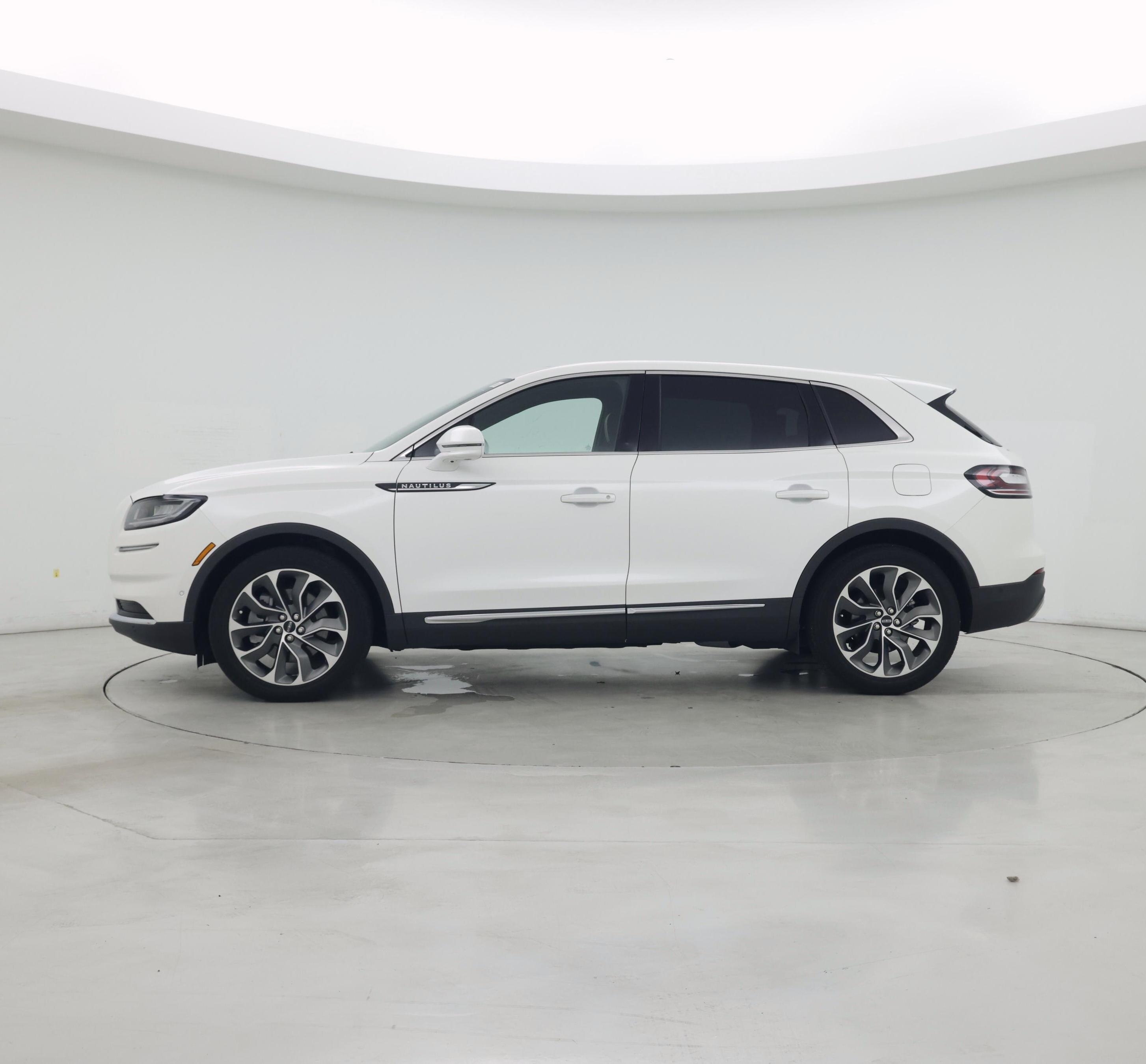Thumbnail: 2023 Lincoln Nautilus - 3