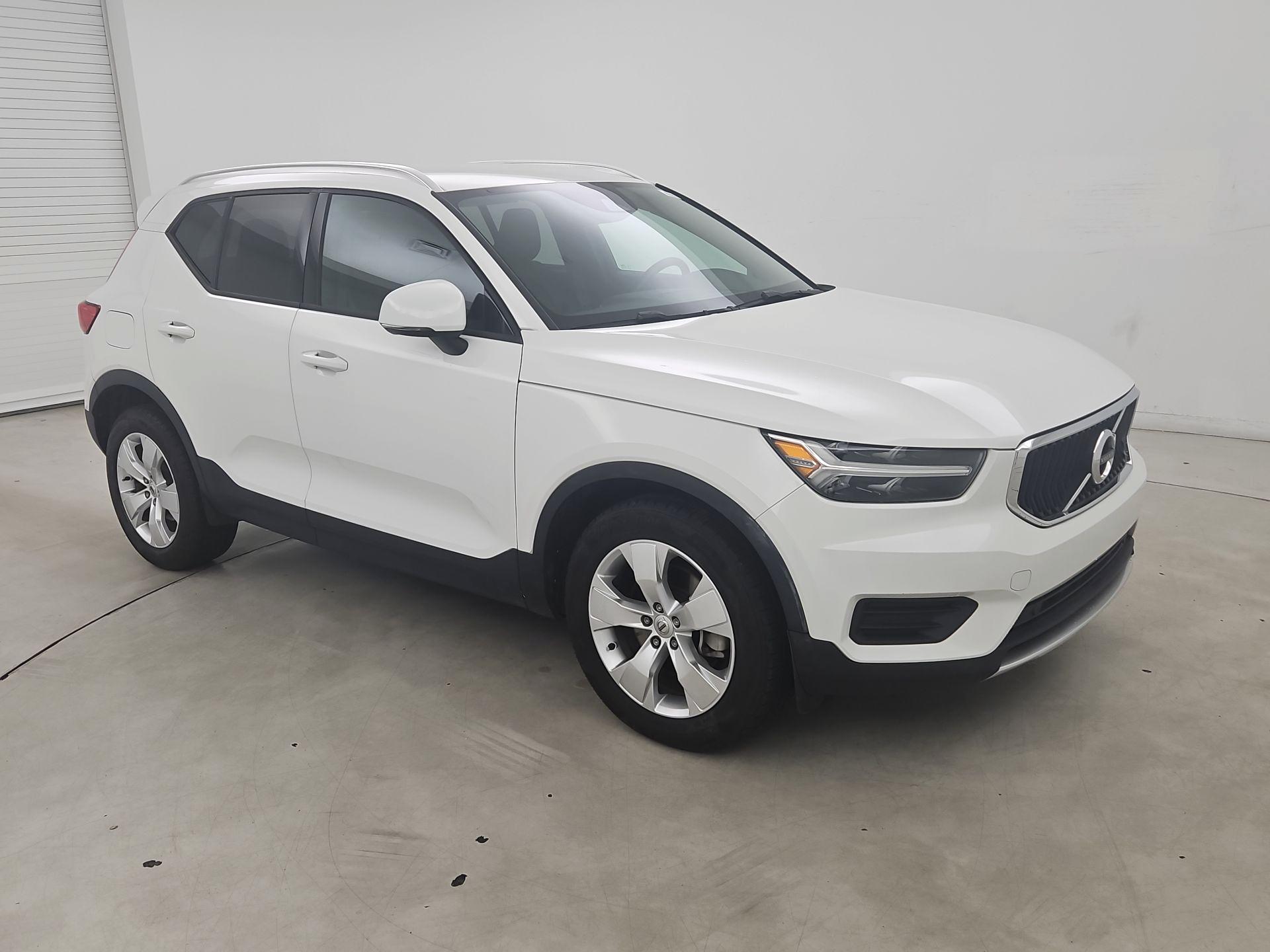 Thumbnail: 2020 Volvo XC40 - 1
