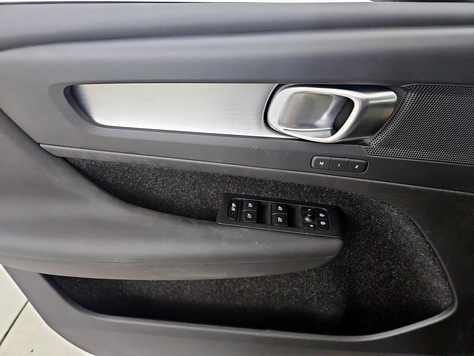 Thumbnail: 2020 Volvo XC40 - 10
