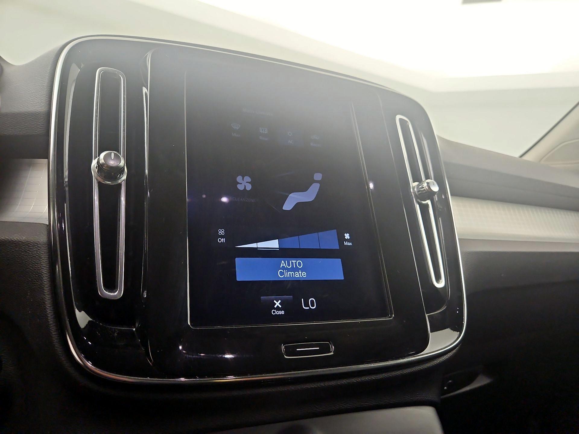Thumbnail: 2020 Volvo XC40 - 14