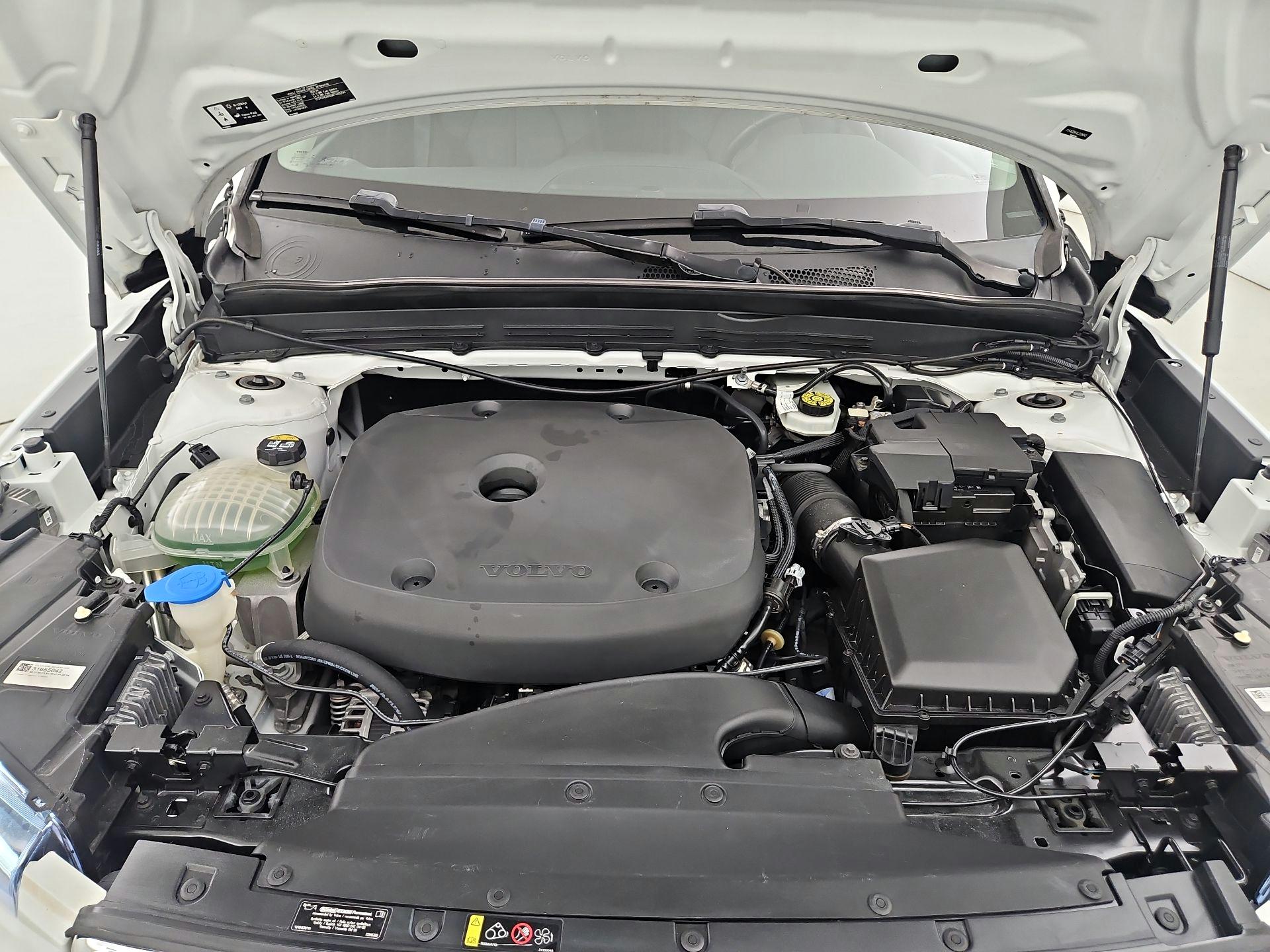 Thumbnail: 2020 Volvo XC40 - 19