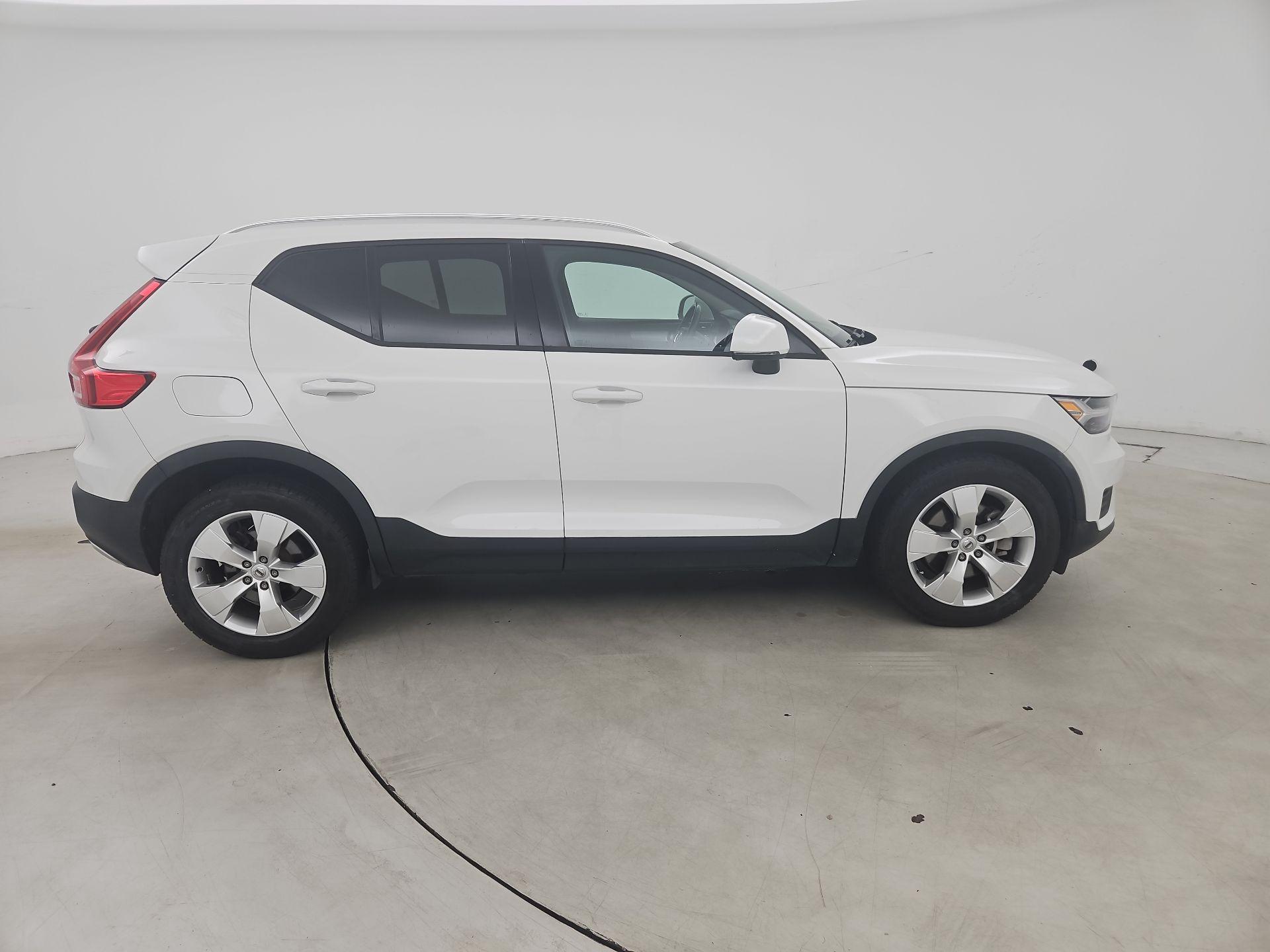Thumbnail: 2020 Volvo XC40 - 4