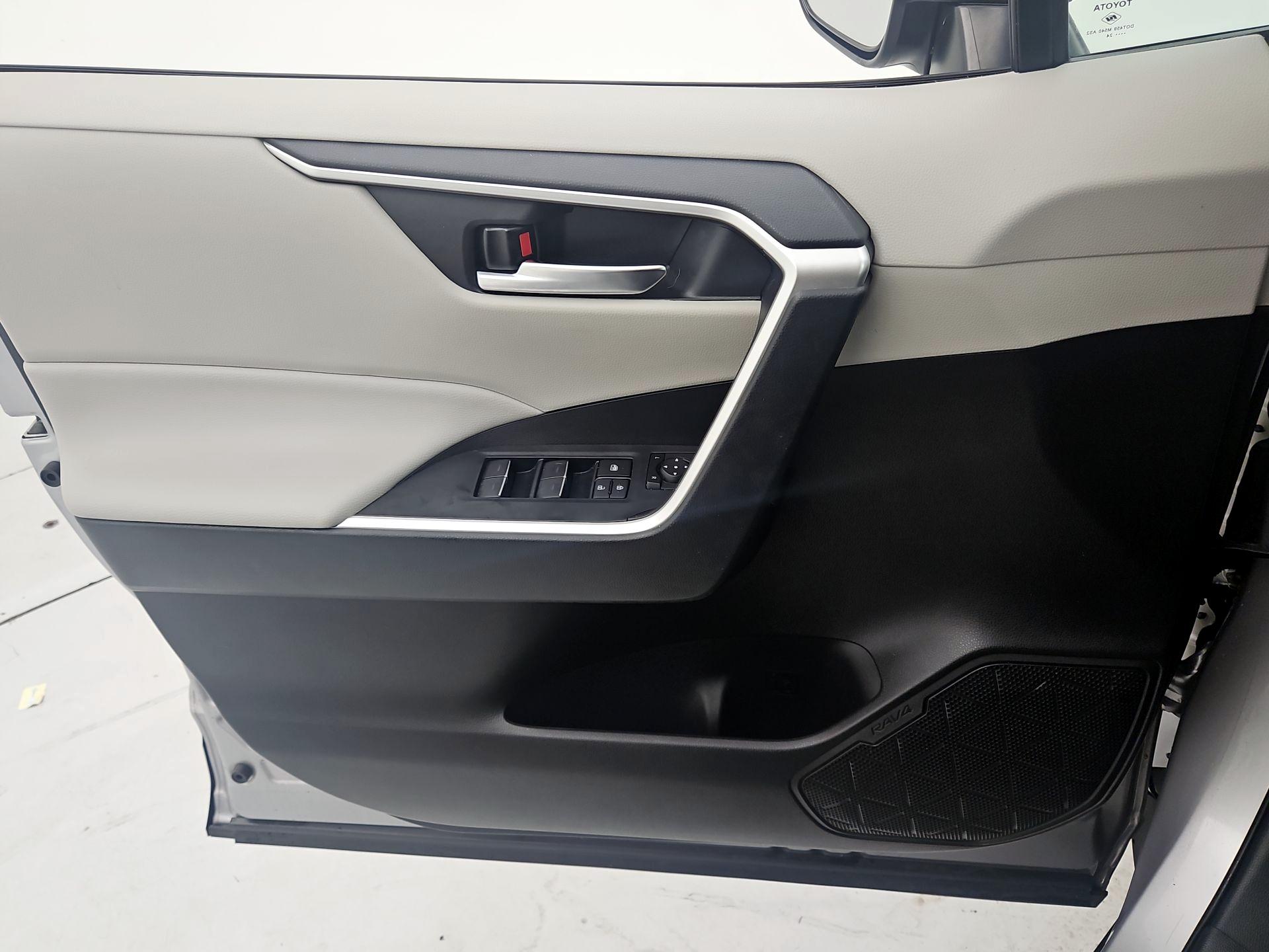Thumbnail: 2024 Toyota RAV4 - 12