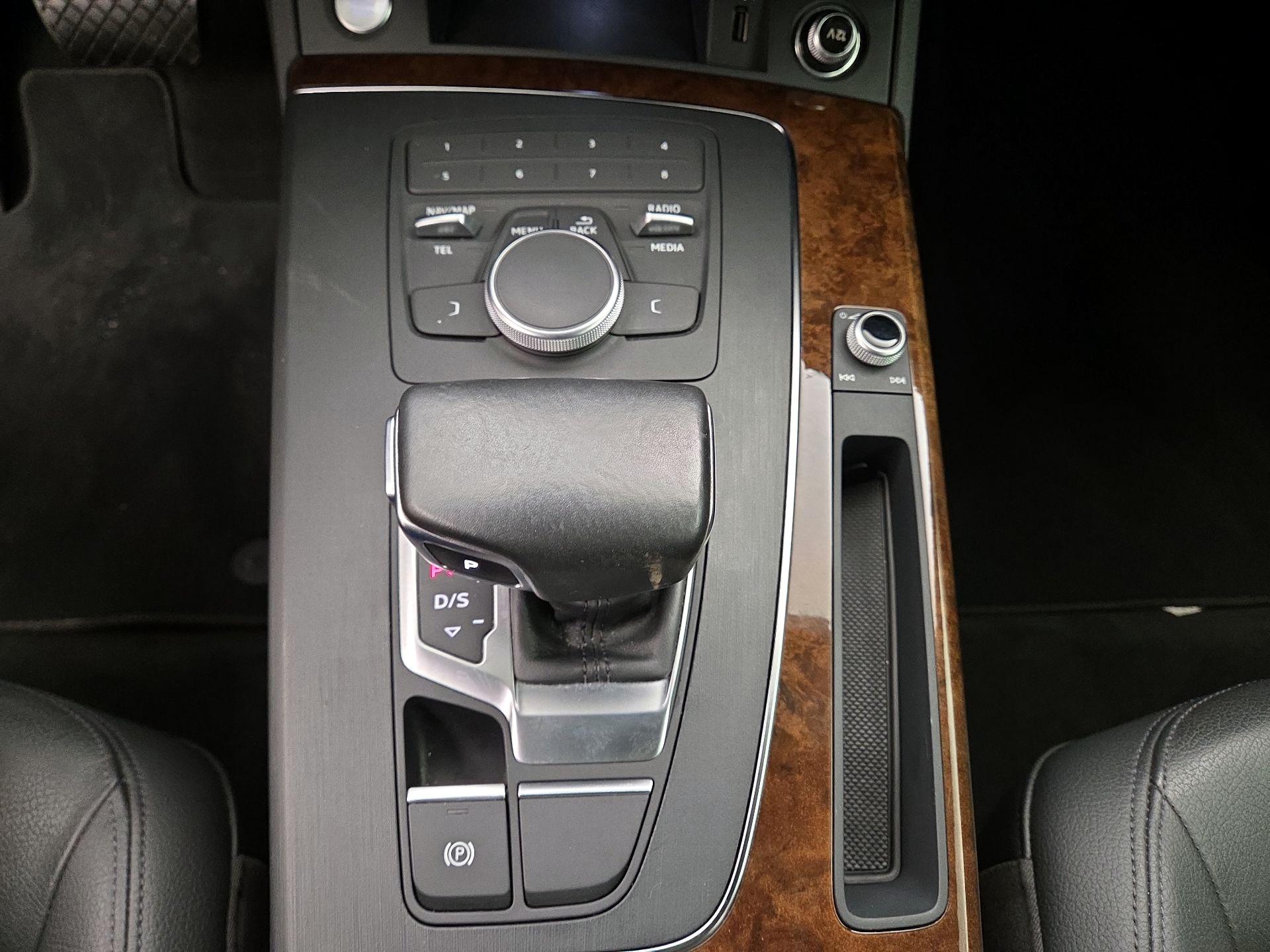 Thumbnail: 2020 Audi Q5 - 17