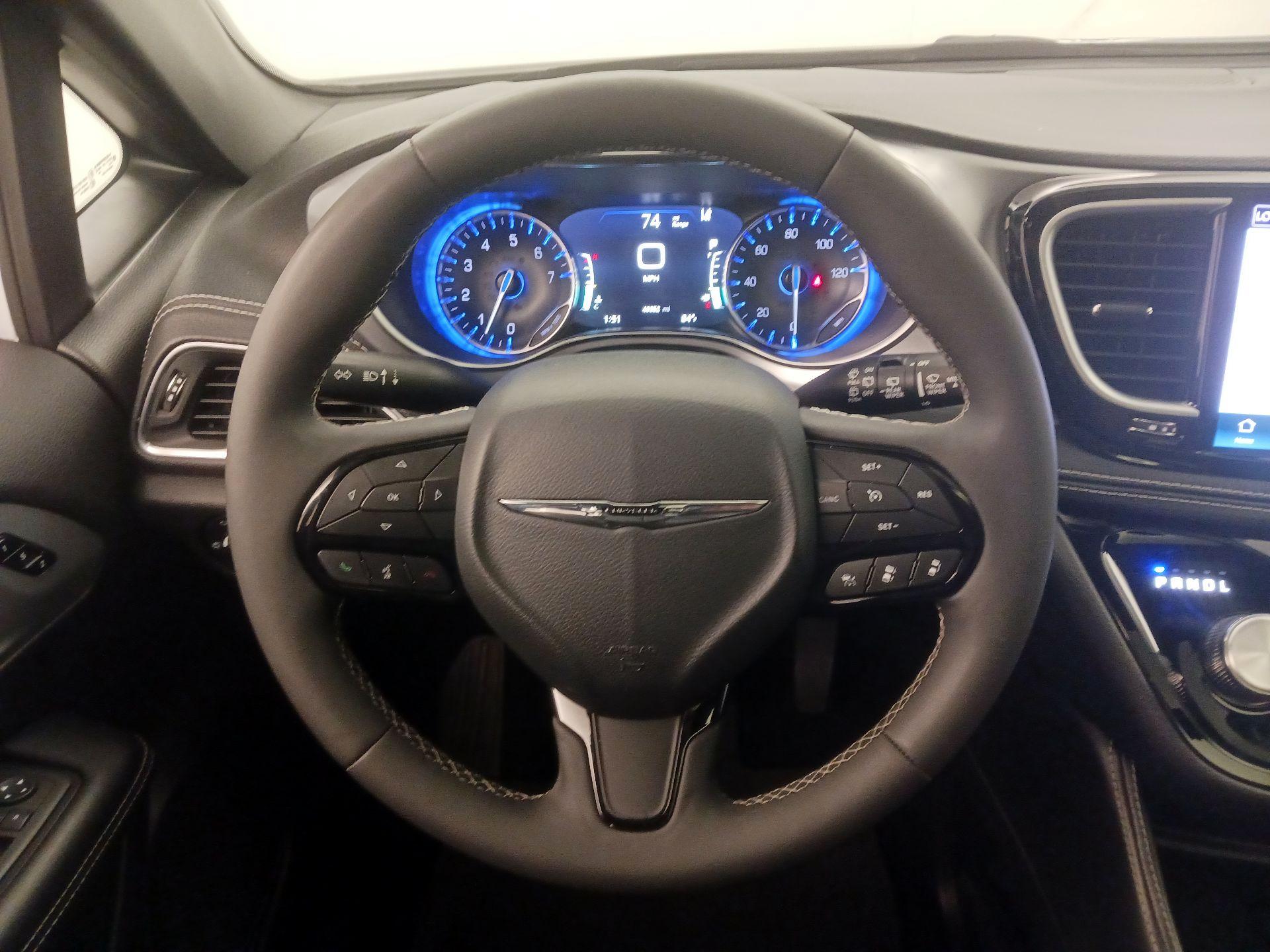 Thumbnail: 2025 Chrysler Pacifica - 10