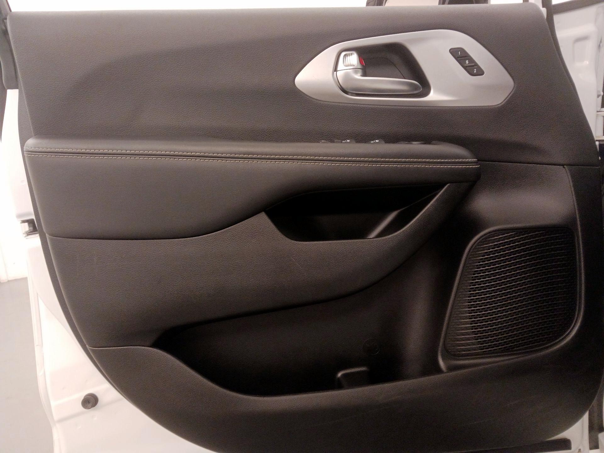 Thumbnail: 2025 Chrysler Pacifica - 12