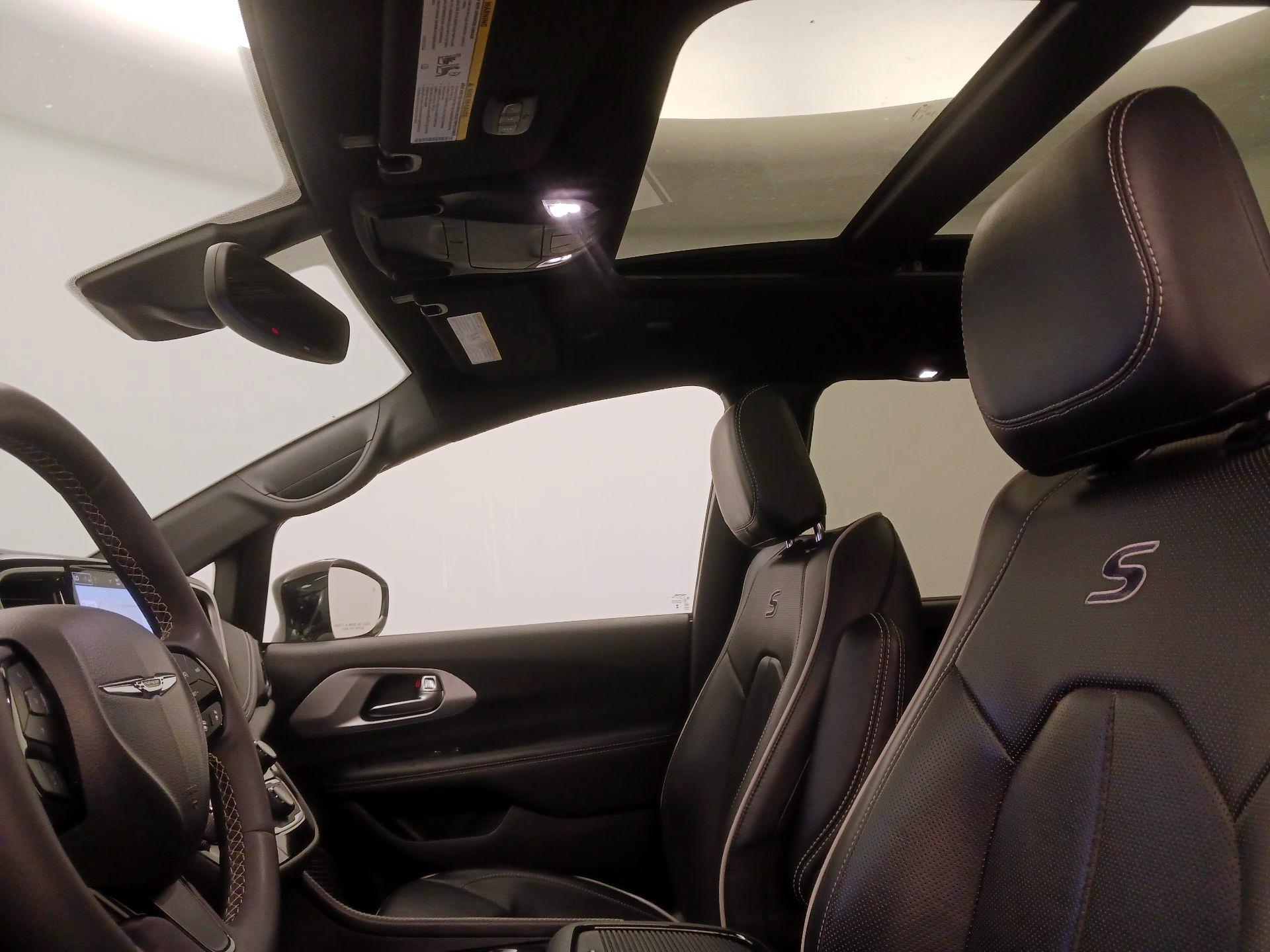 Thumbnail: 2025 Chrysler Pacifica - 20