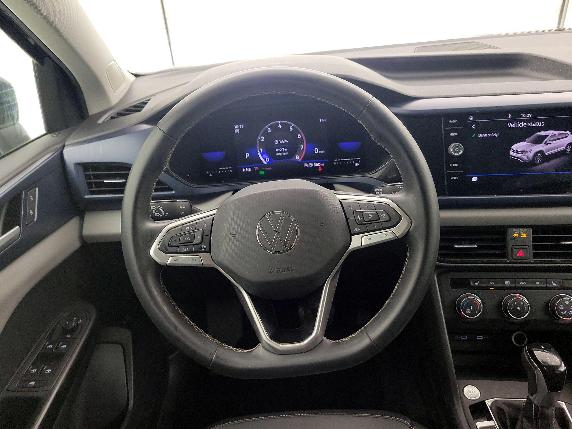 Thumbnail: 2022 Volkswagen Taos - 10
