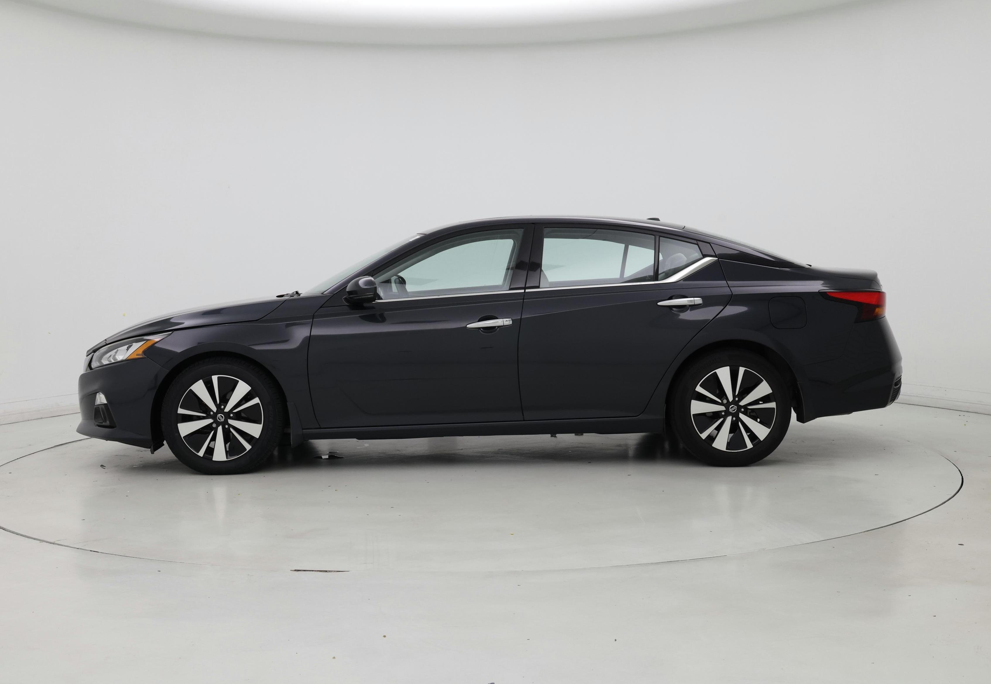 Thumbnail: 2020 Nissan Altima - 3