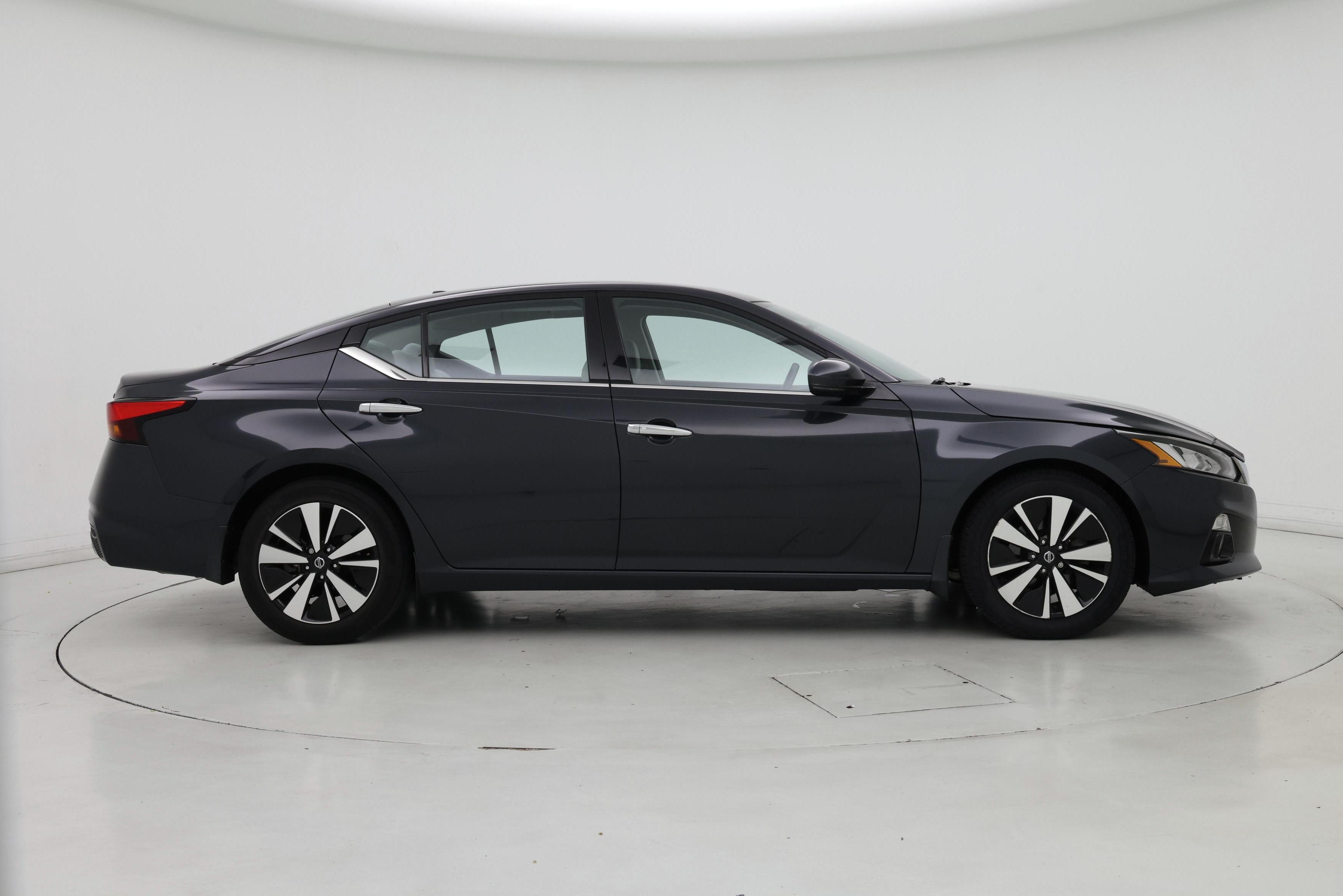 Thumbnail: 2020 Nissan Altima - 7