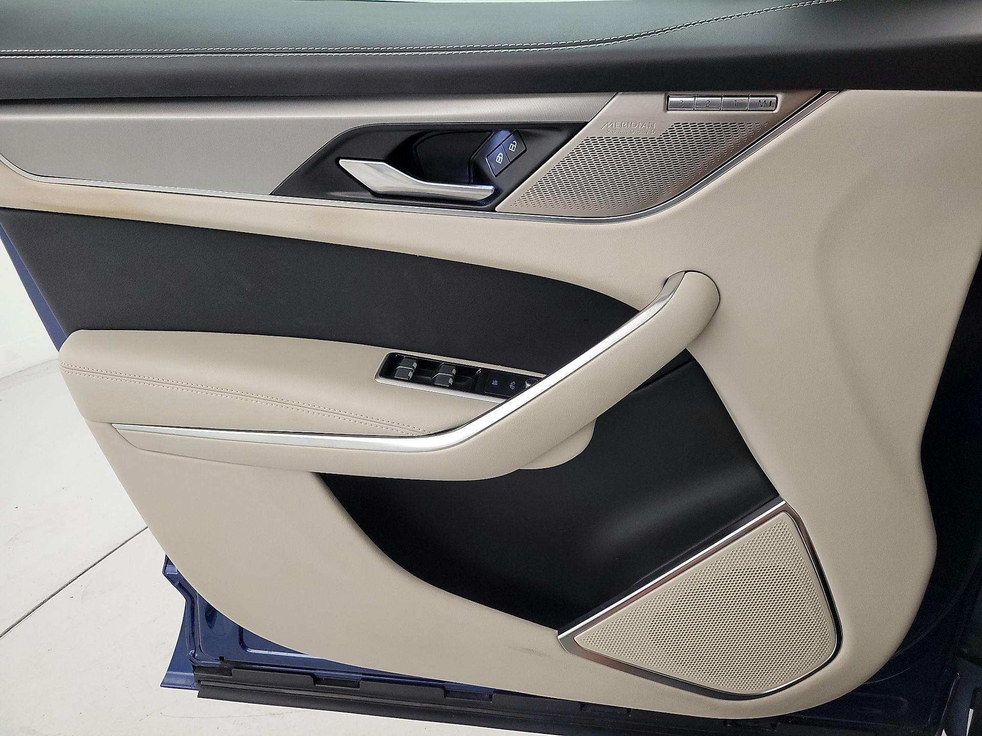 Thumbnail: 2021 Jaguar F-Pace - 10