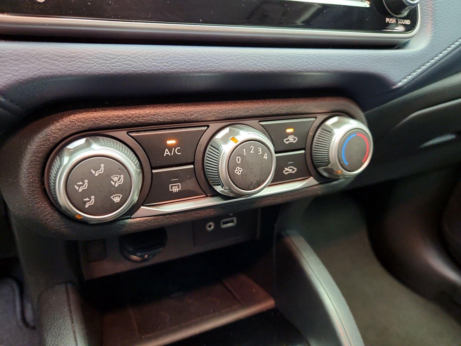 2025 Nissan Versa Sedan SV - Photo 17