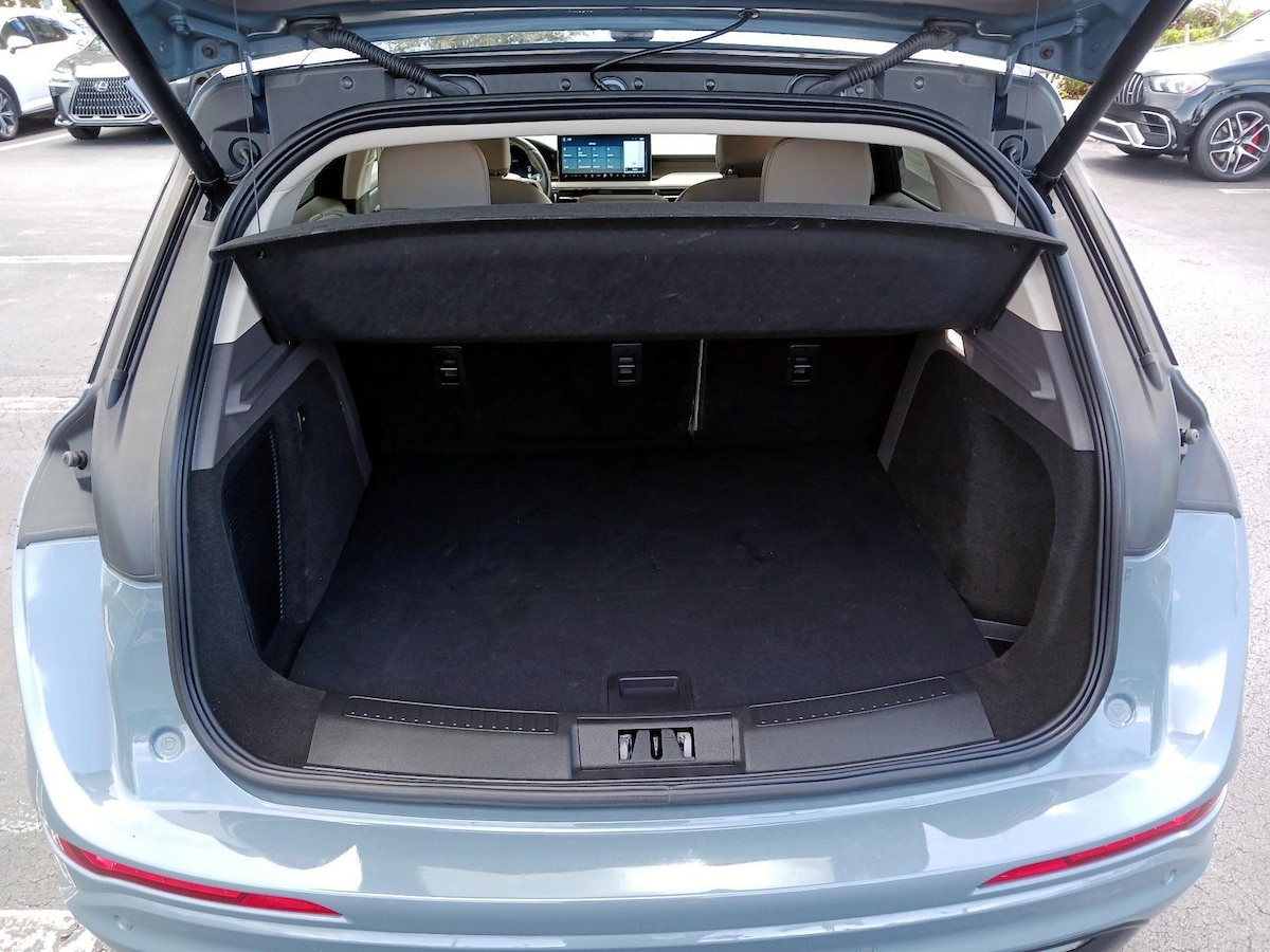 Trunk/Cargo (Seats Up)