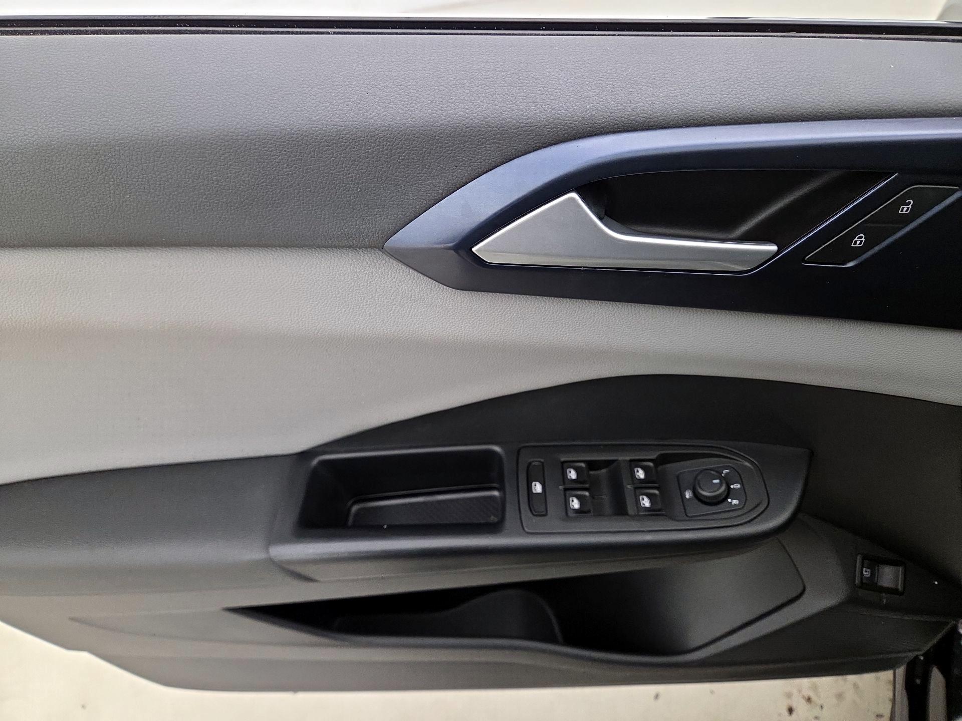 Thumbnail: 2022 Volkswagen Taos - 12