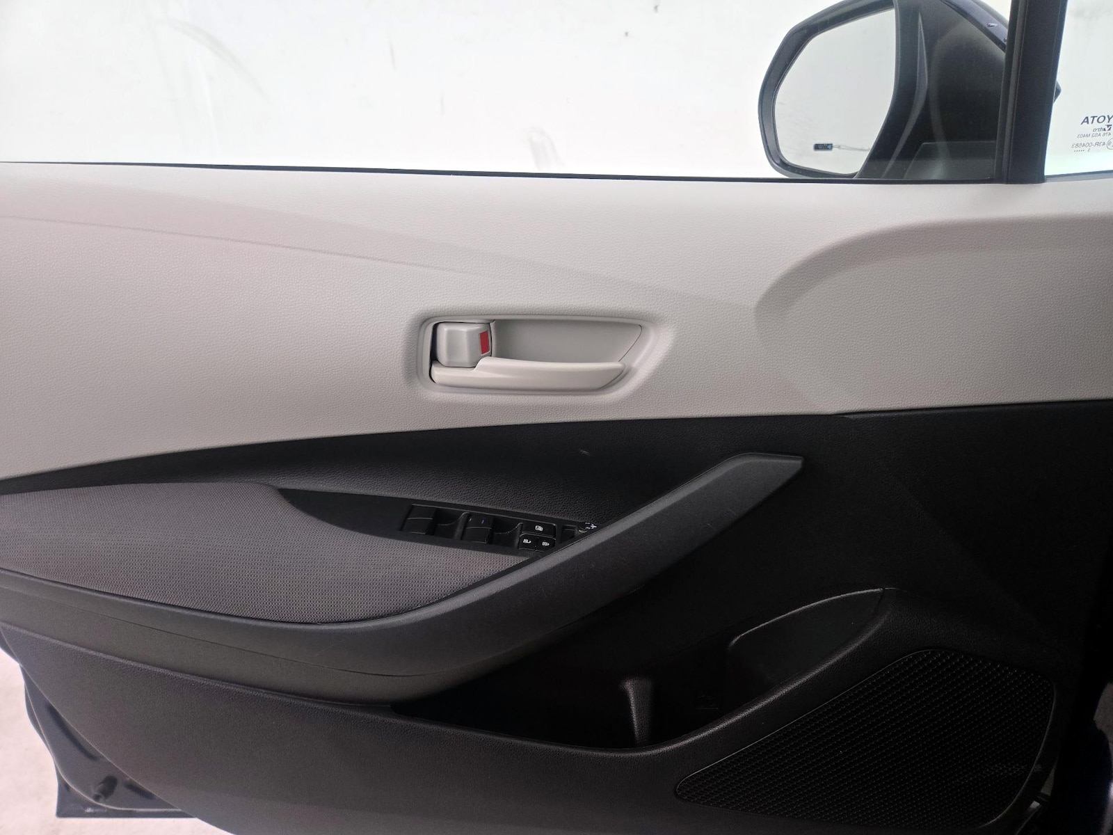 2023 Toyota Corolla LE - Photo 13