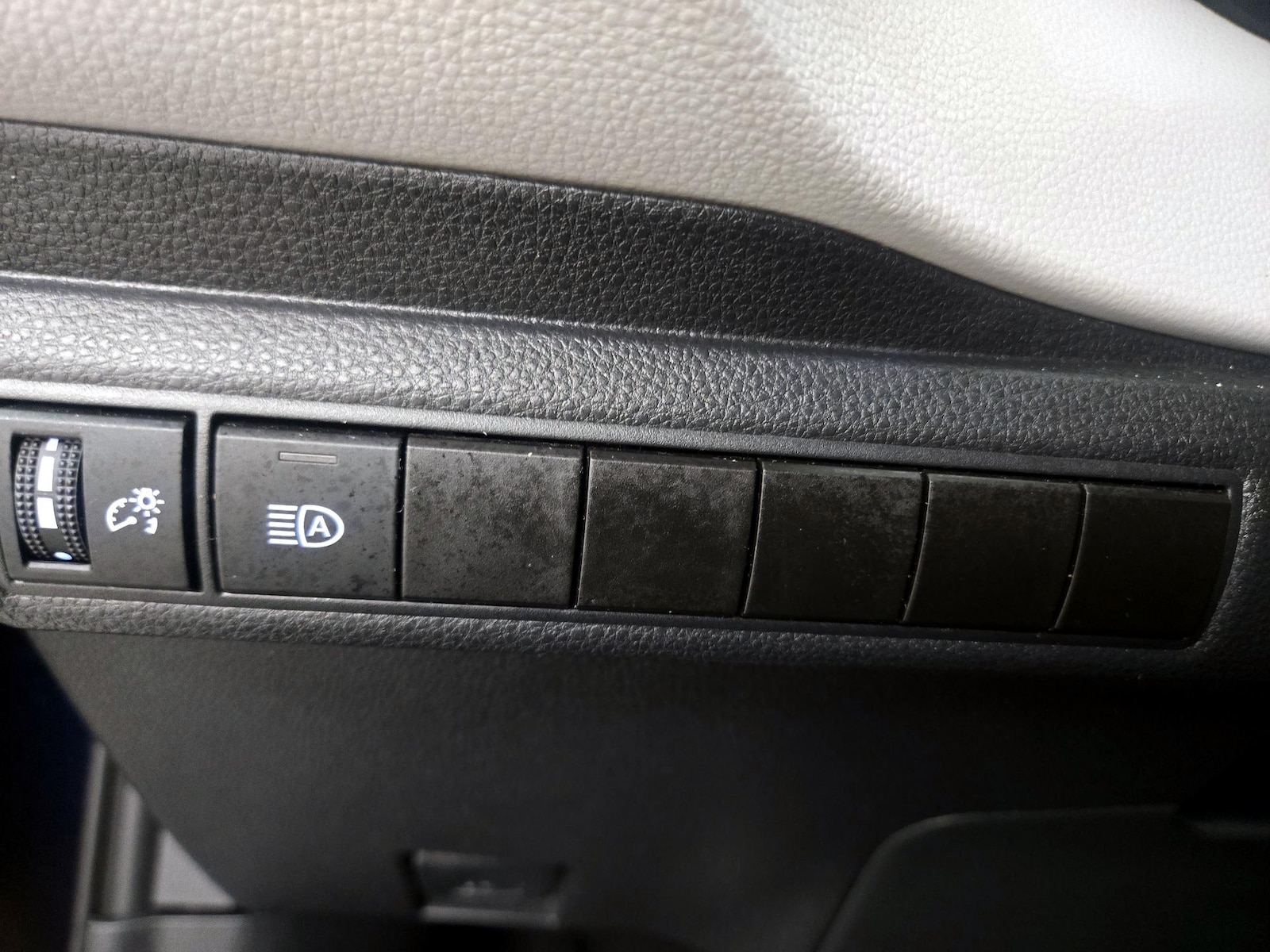 2023 Toyota Corolla LE - Photo 14