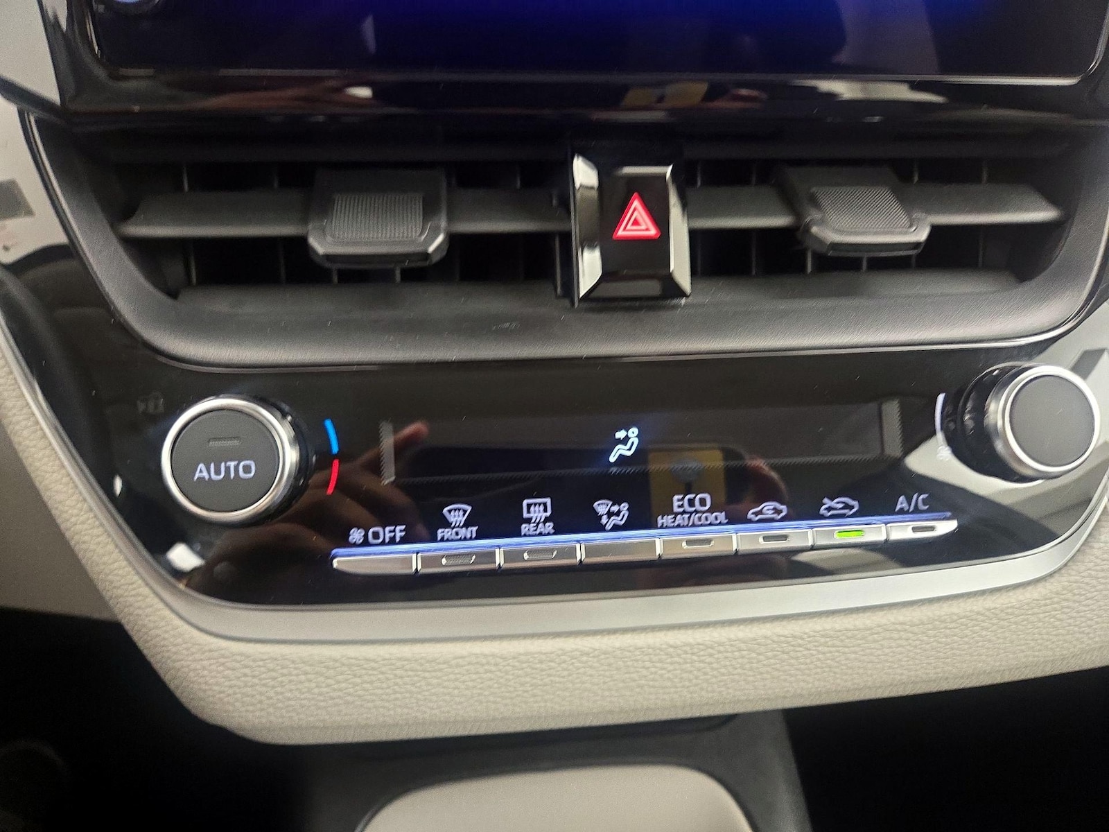 2023 Toyota Corolla LE - Photo 17