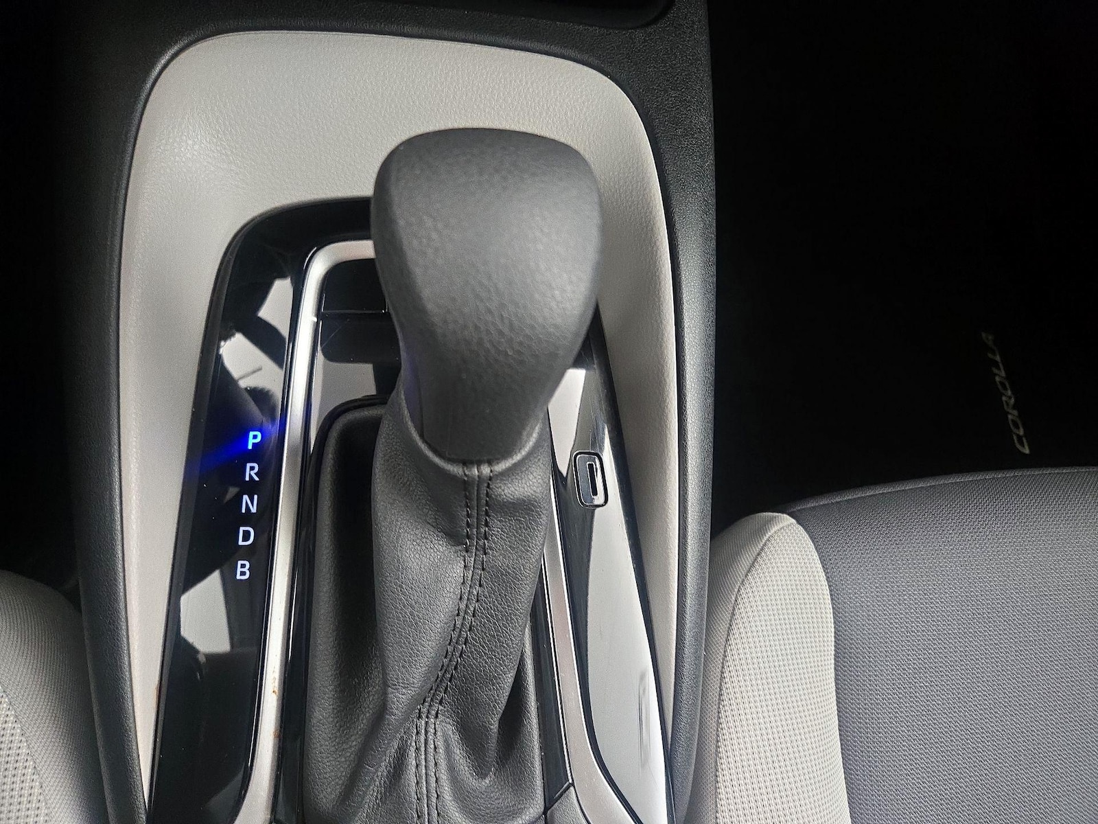 2023 Toyota Corolla LE - Photo 18
