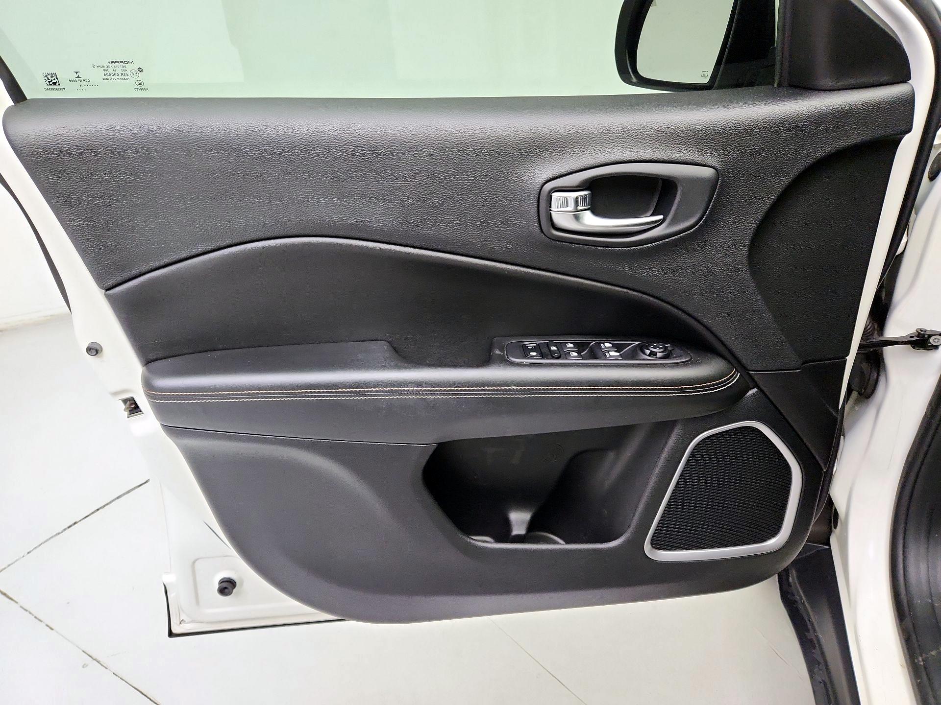 Thumbnail: 2018 Jeep Compass - 12