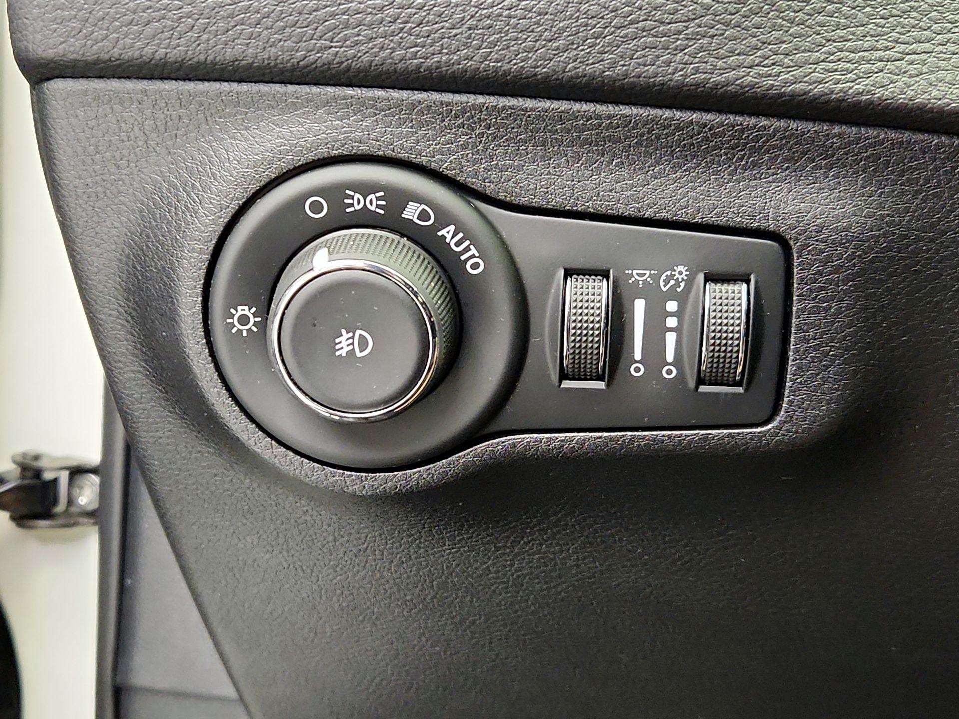 Thumbnail: 2018 Jeep Compass - 13