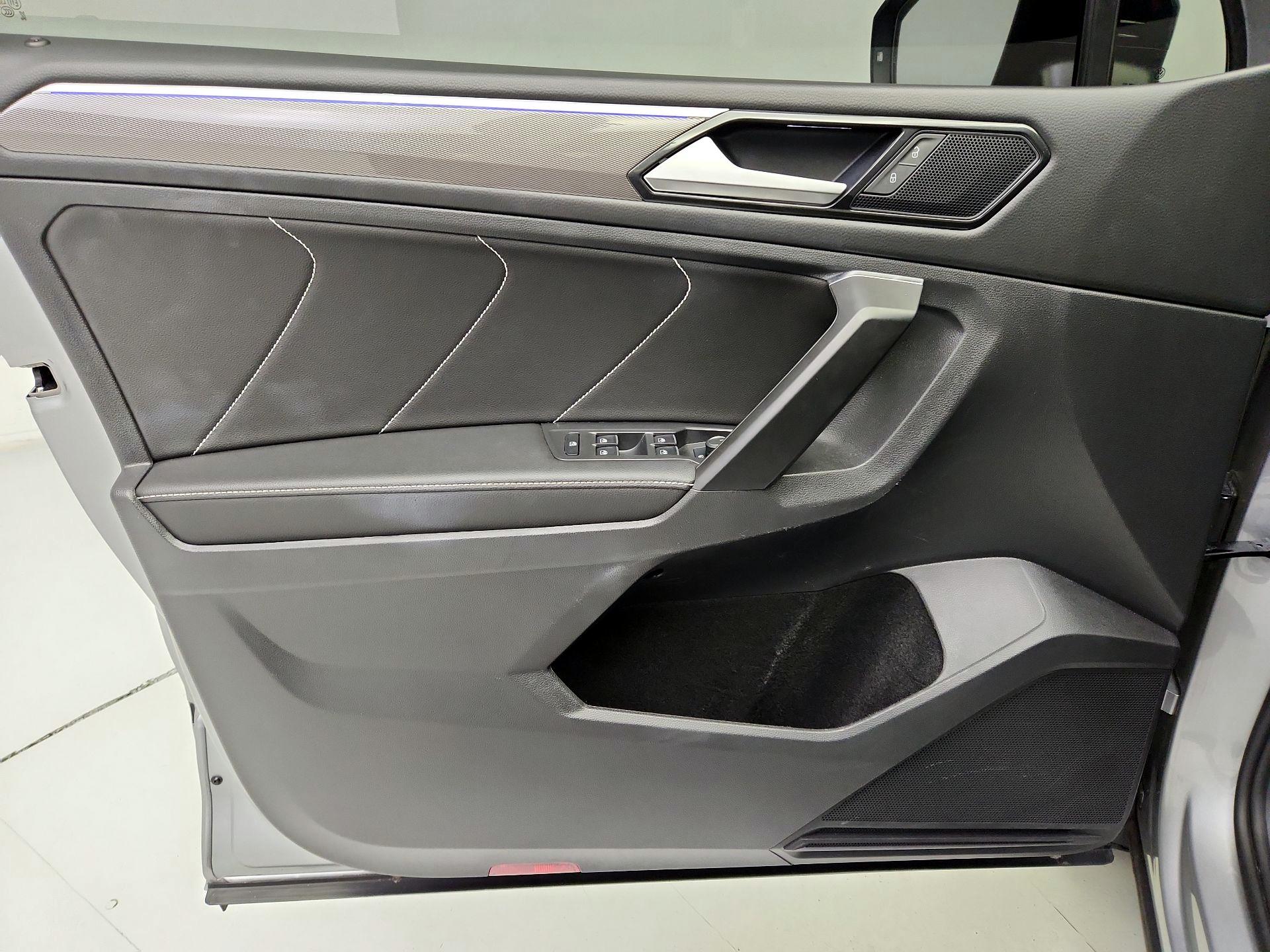 Thumbnail: 2023 Volkswagen Tiguan - 12