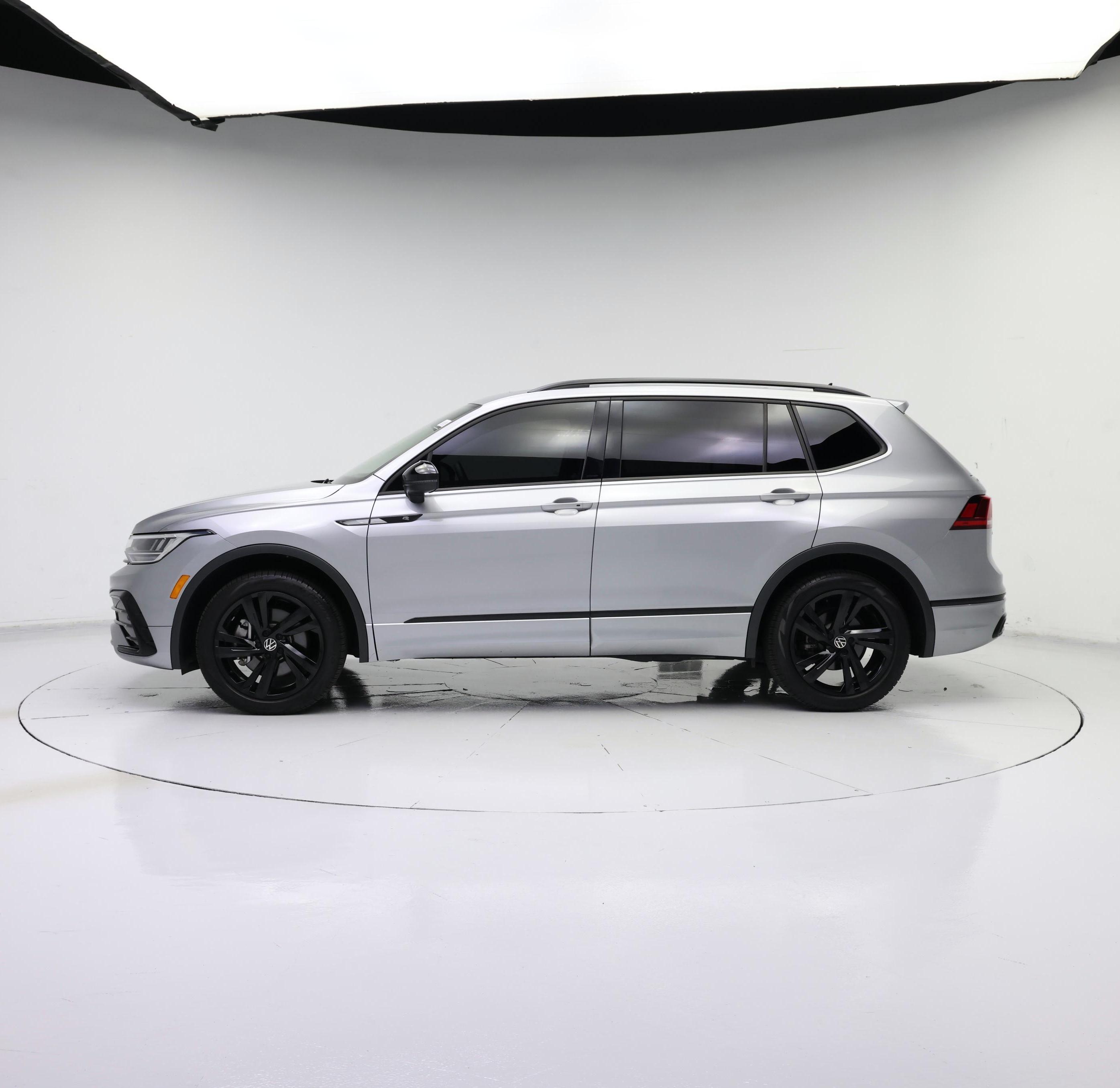 Thumbnail: 2023 Volkswagen Tiguan - 3