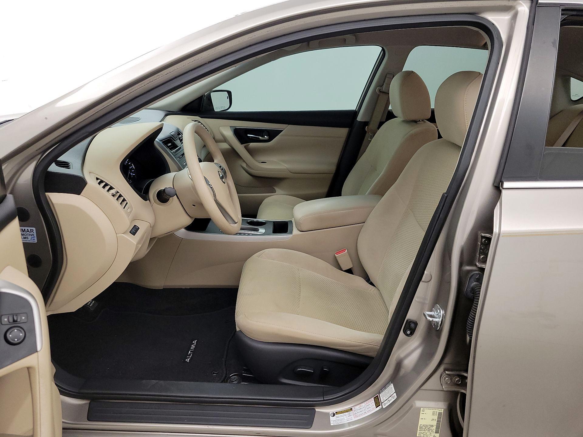 Thumbnail: 2015 Nissan Altima - 11