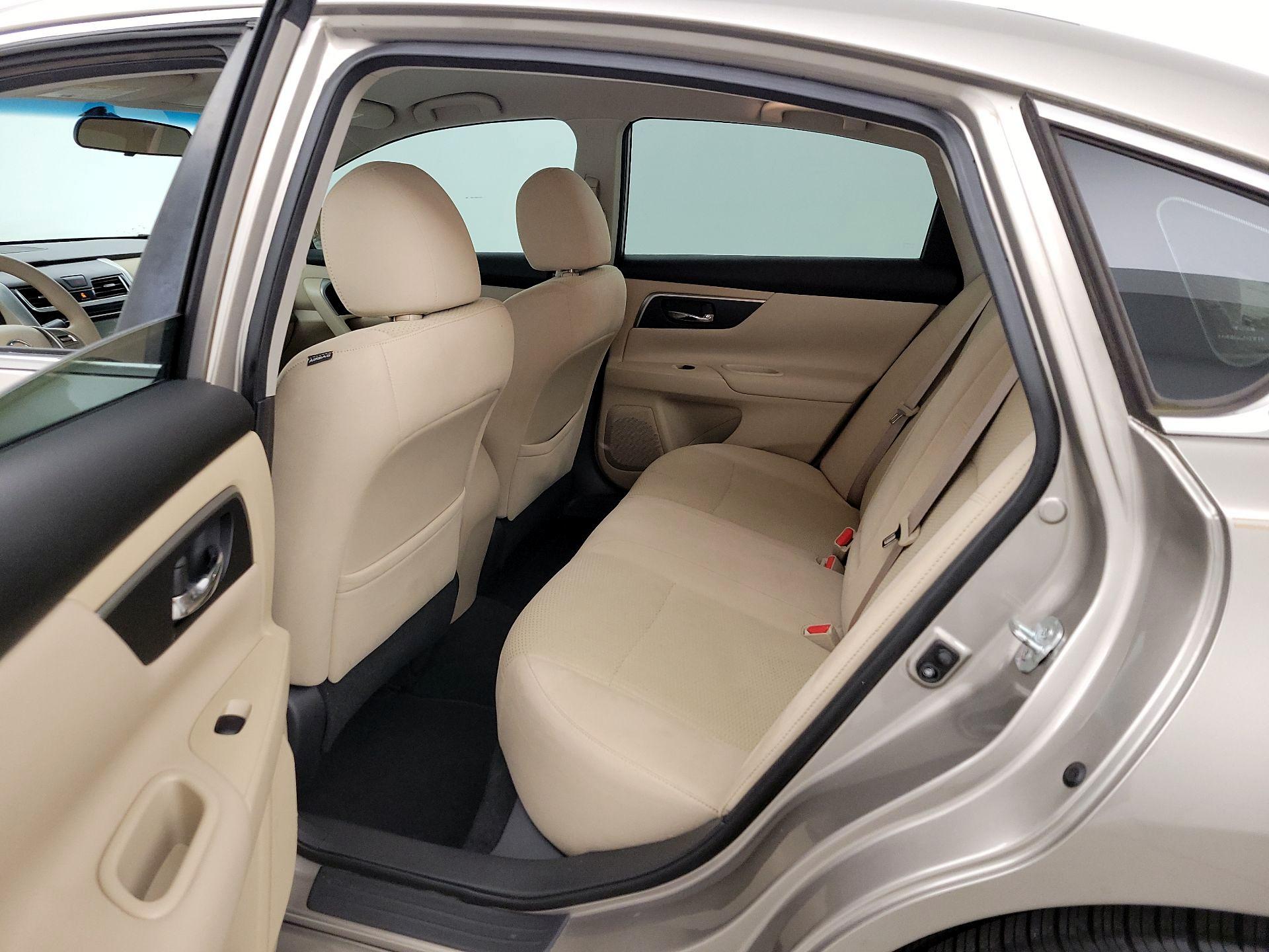 Thumbnail: 2015 Nissan Altima - 19