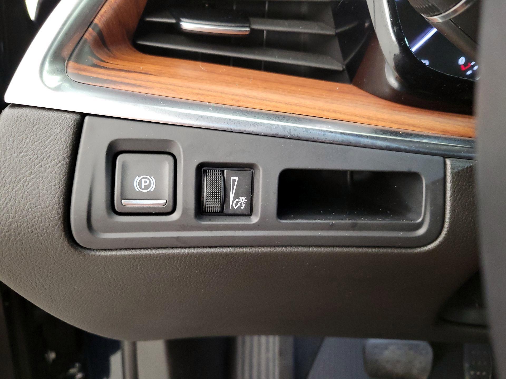 Thumbnail: 2024 Cadillac XT5 - 13