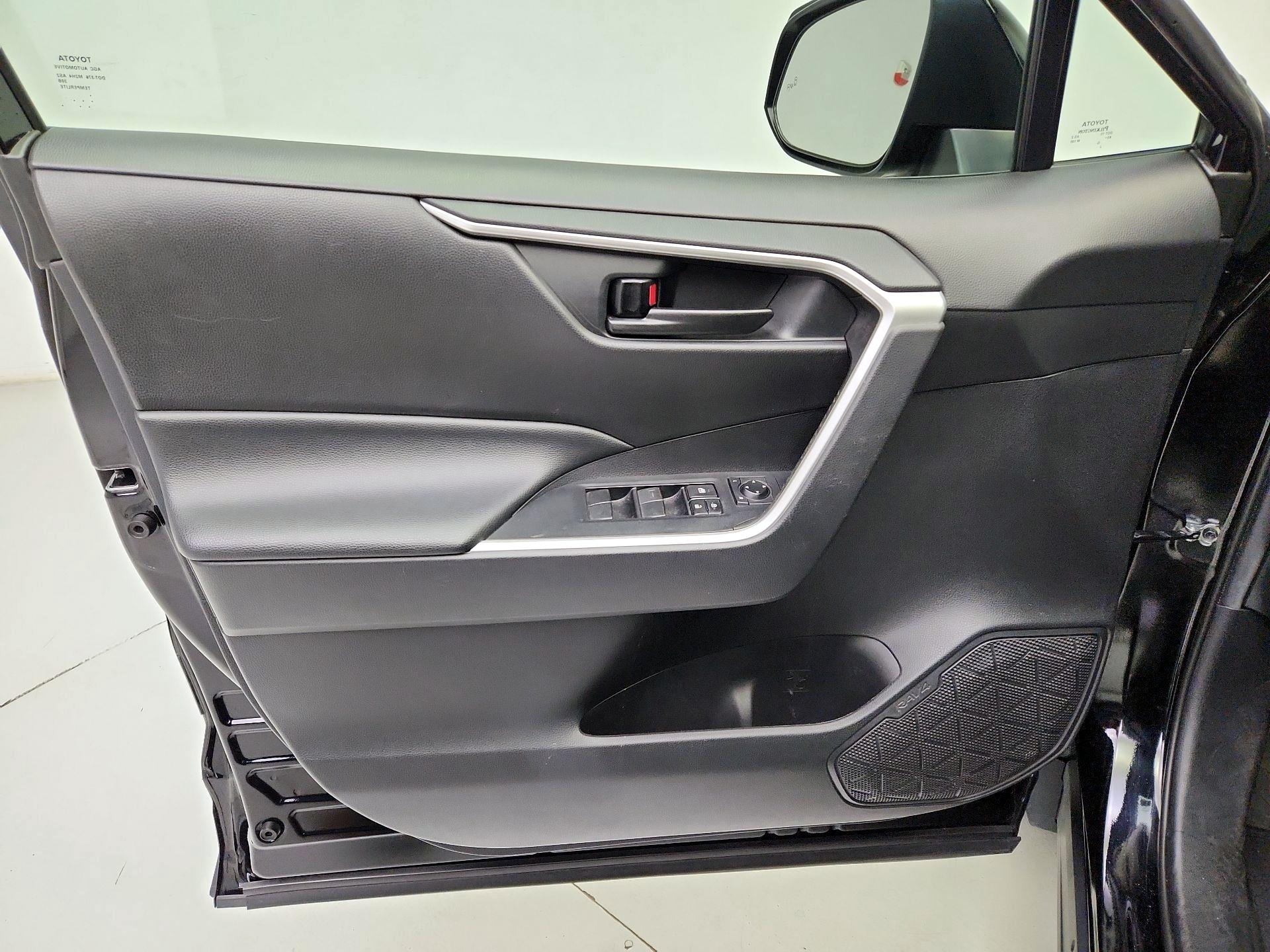 Thumbnail: 2021 Toyota RAV4 - 12
