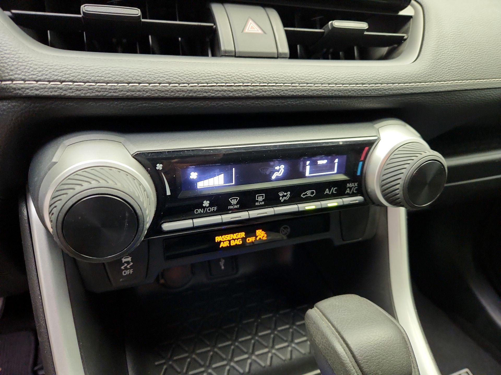 Thumbnail: 2021 Toyota RAV4 - 16