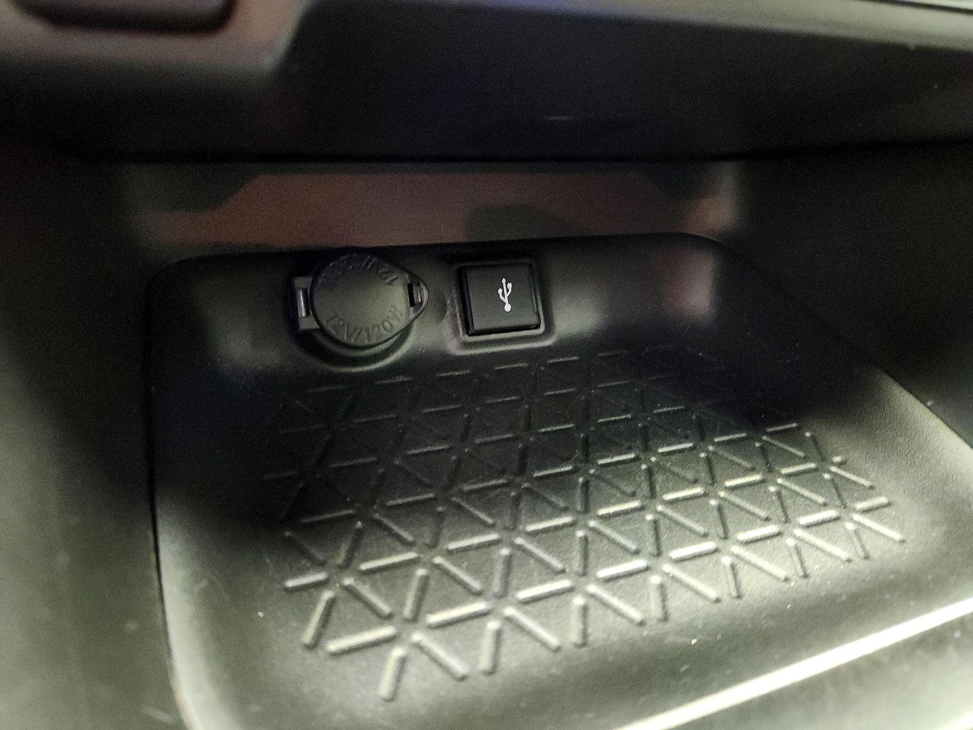 Thumbnail: 2021 Toyota RAV4 - 18