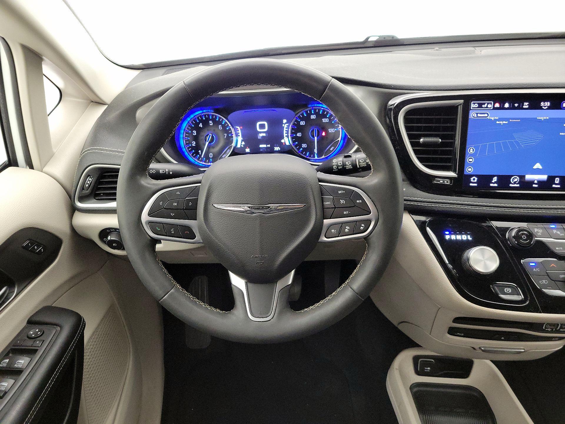 Thumbnail: 2022 Chrysler Pacifica - 10
