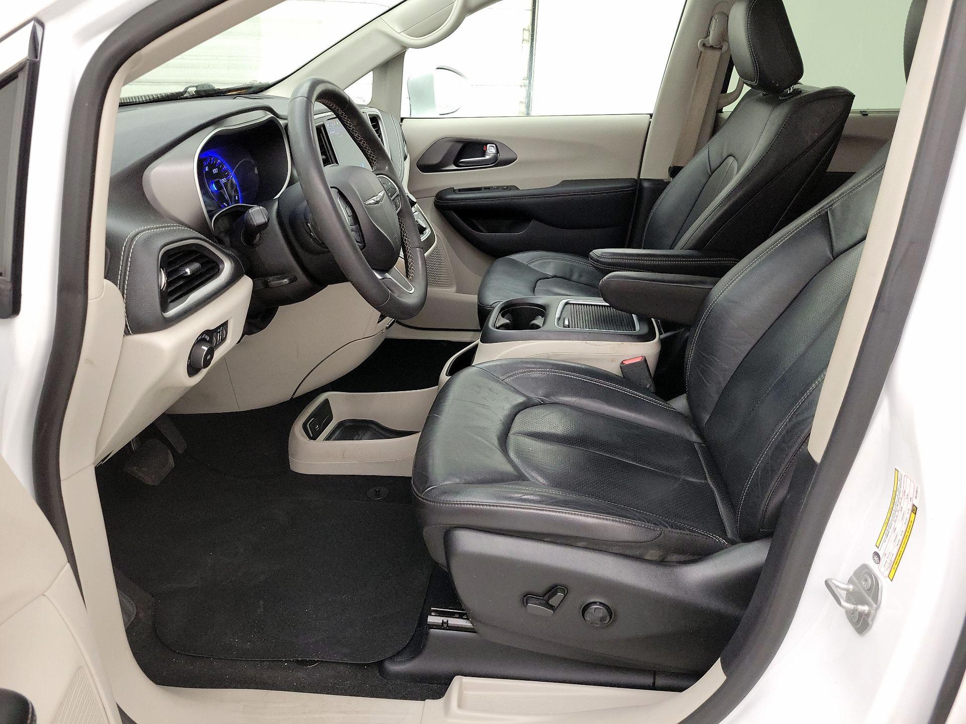 Thumbnail: 2022 Chrysler Pacifica - 11