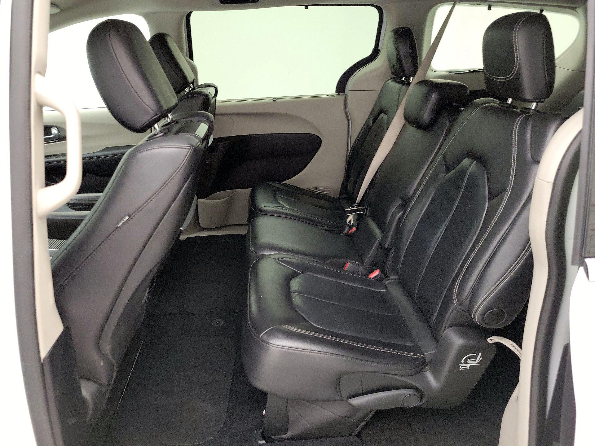 Thumbnail: 2022 Chrysler Pacifica - 20