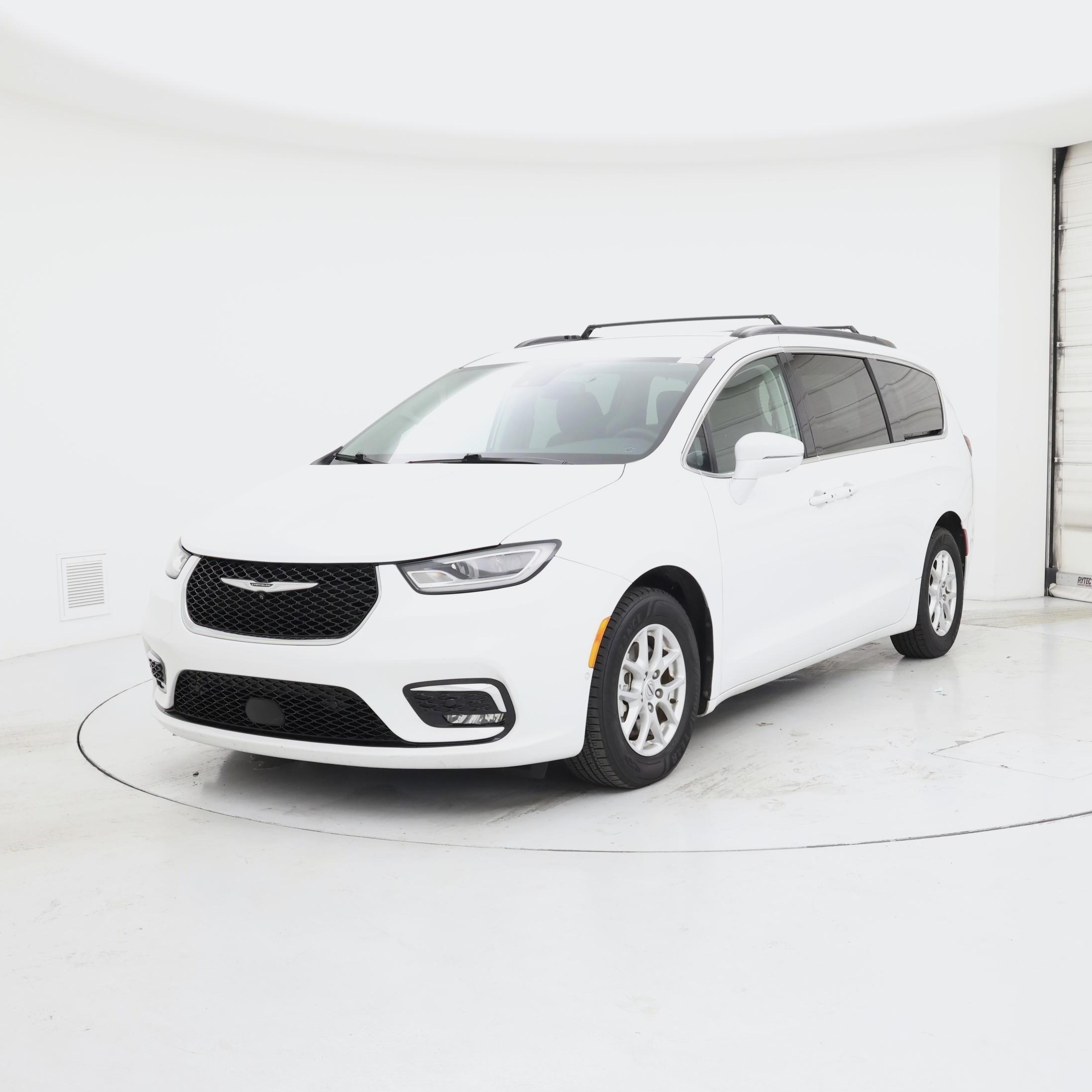Thumbnail: 2022 Chrysler Pacifica - 4