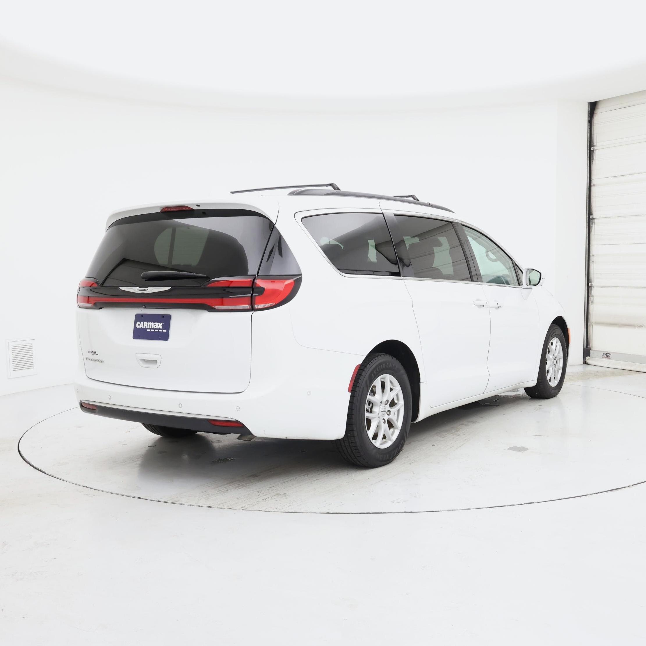 Thumbnail: 2022 Chrysler Pacifica - 8