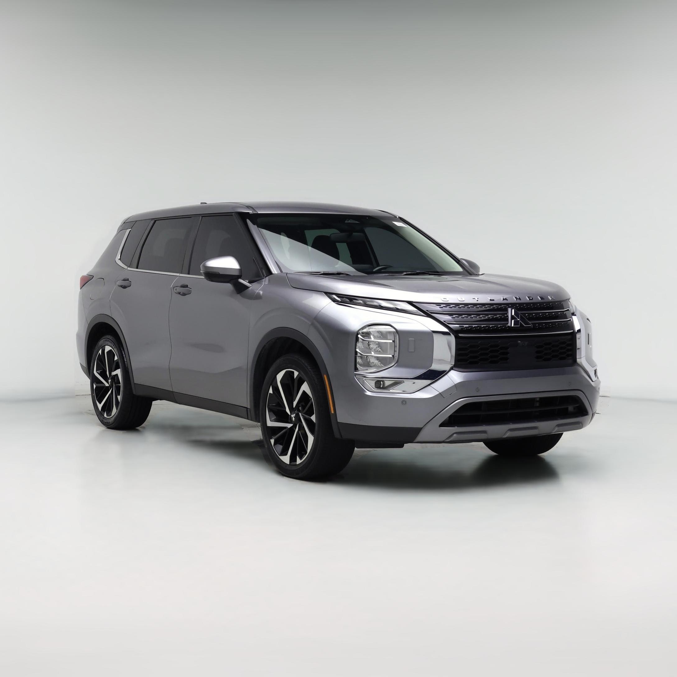 Thumbnail: 2023 Mitsubishi Outlander - 1